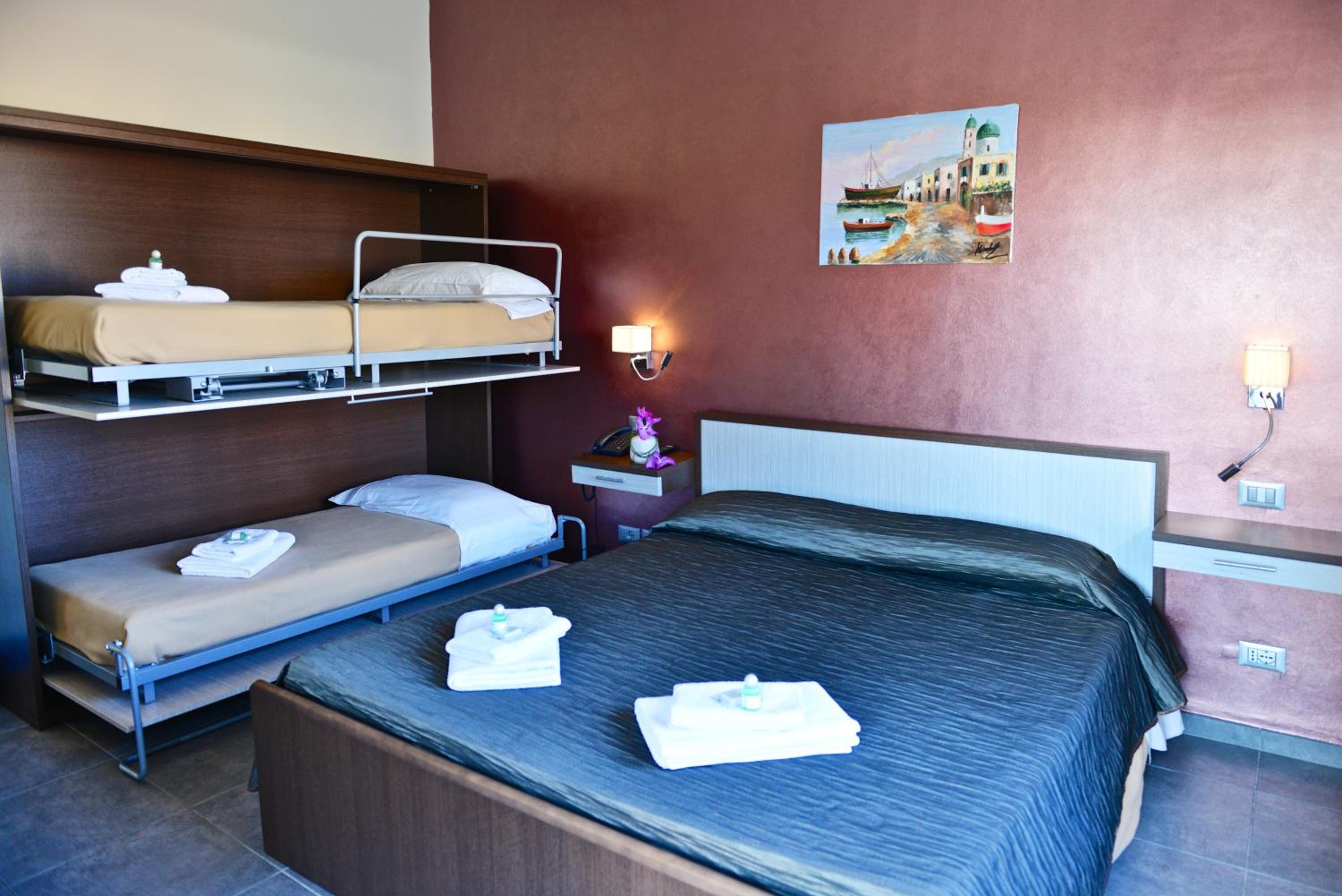 Quadruple Room - Photo 1