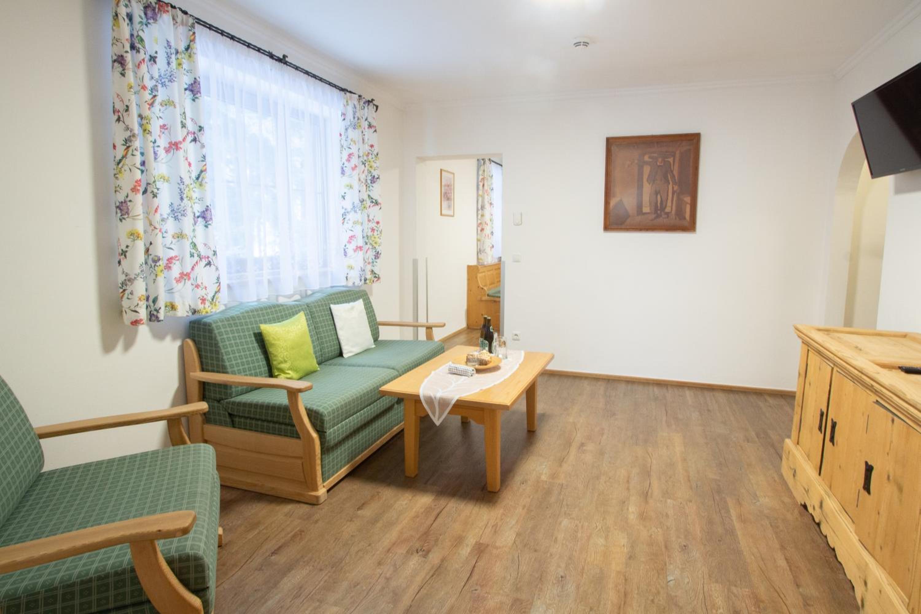 Two-Bedroom Apartment with Mountain View and Balcony Top 1