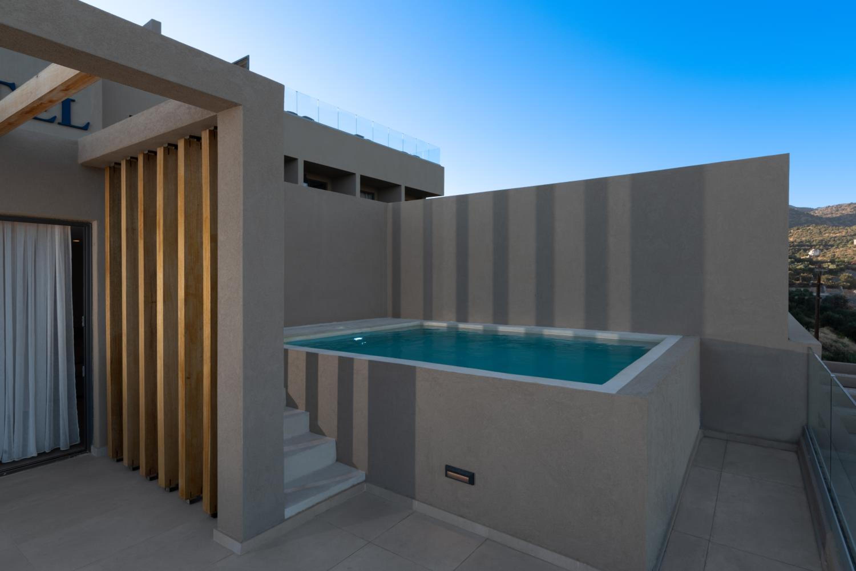 One-Bedroom Suite With Private Pool  photo 2
