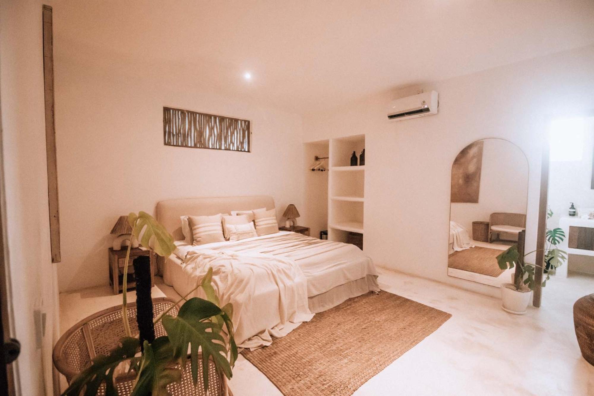 Deluxe King Room - Photo 1