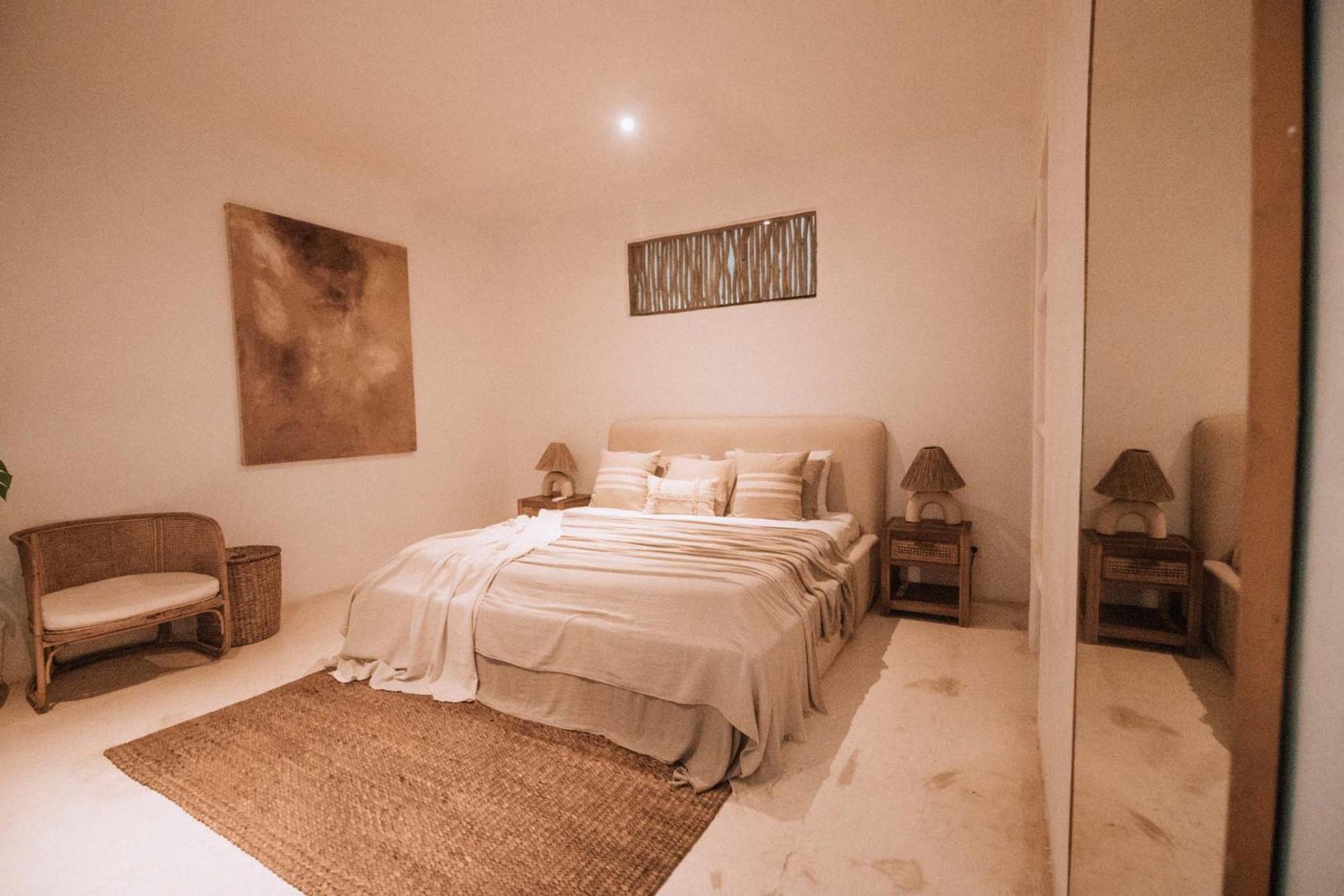 Deluxe King Room - Photo 14