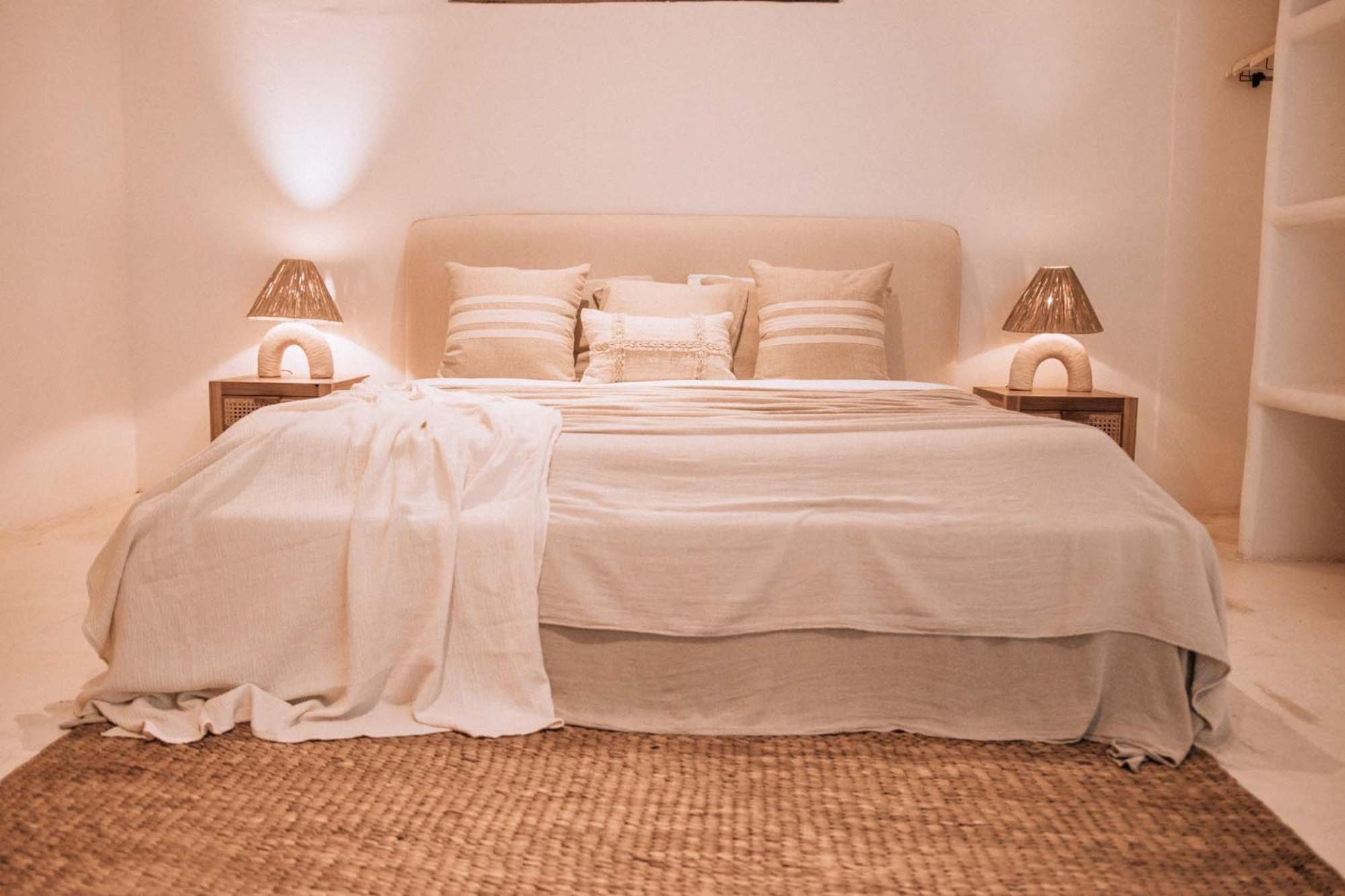 Deluxe King Room - Photo 7