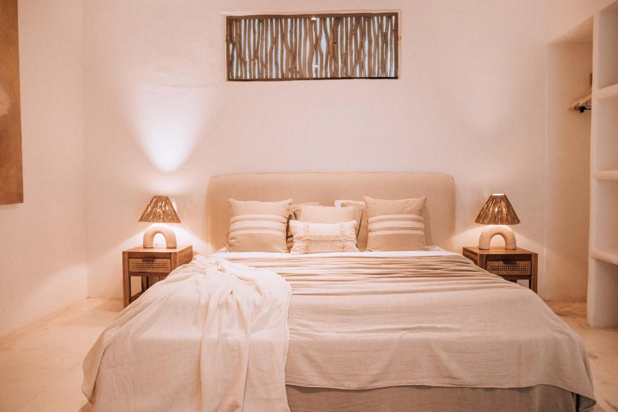 Deluxe King Room - Photo 2