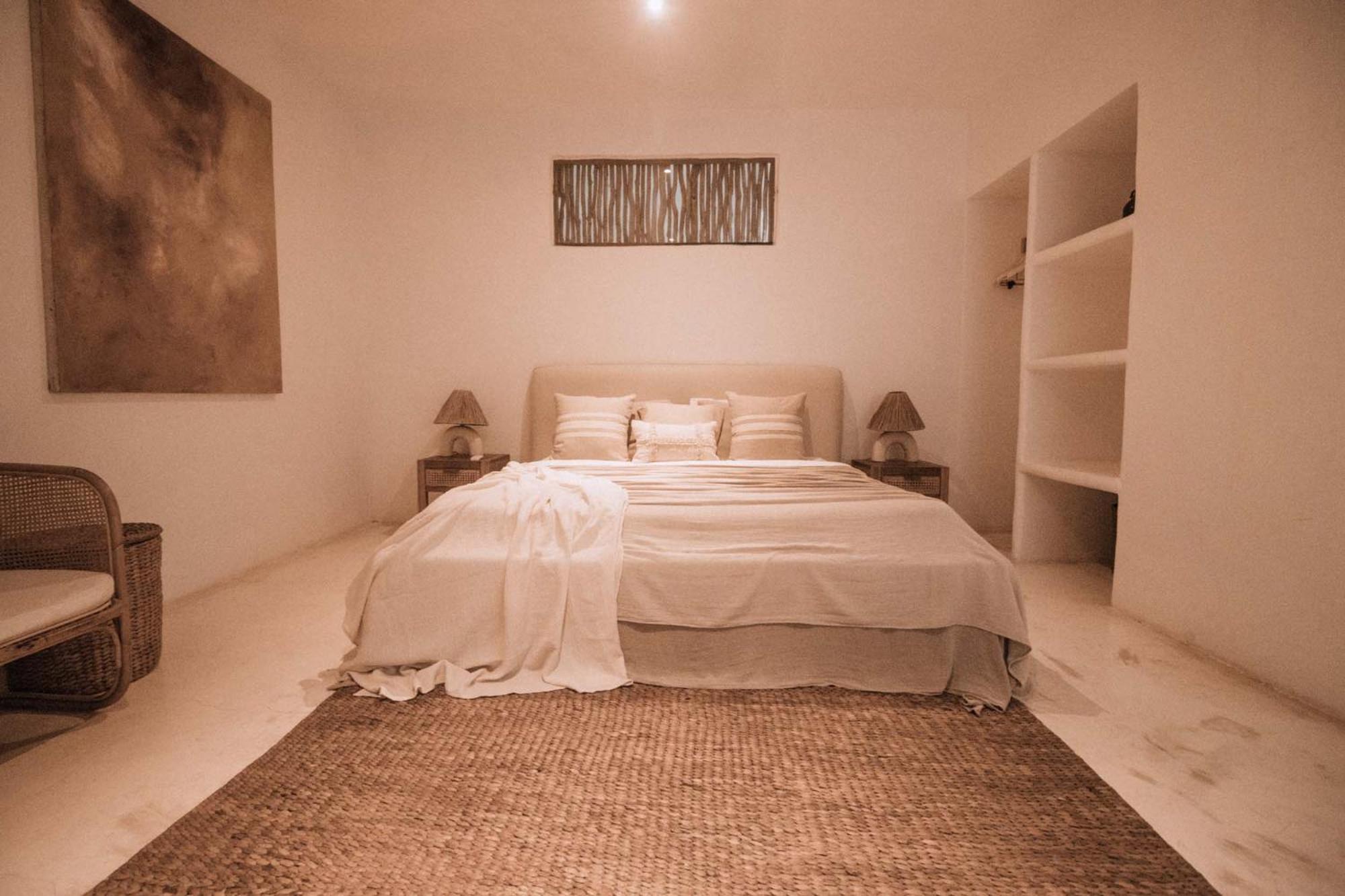 Deluxe King Room - Photo 12