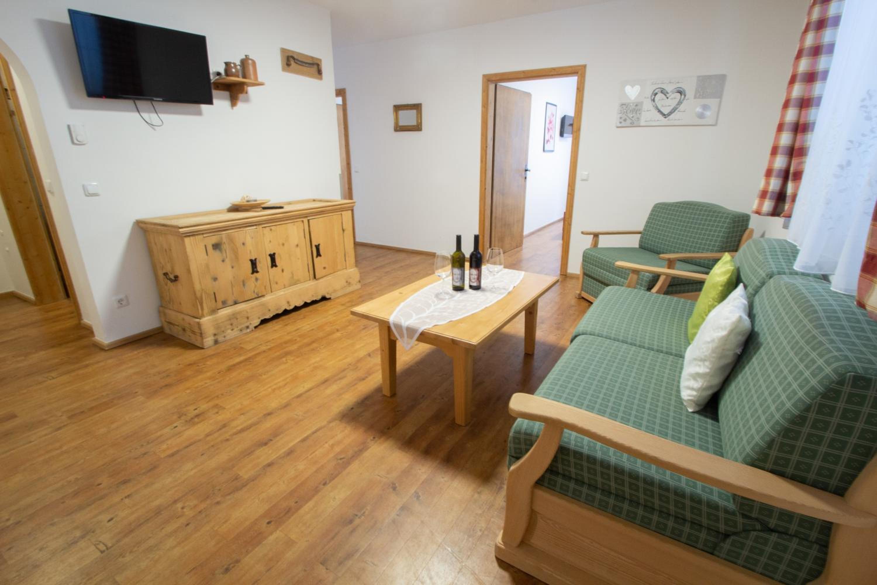 Two-Bedroom Apartment with Mountain View and Balcony Top 6