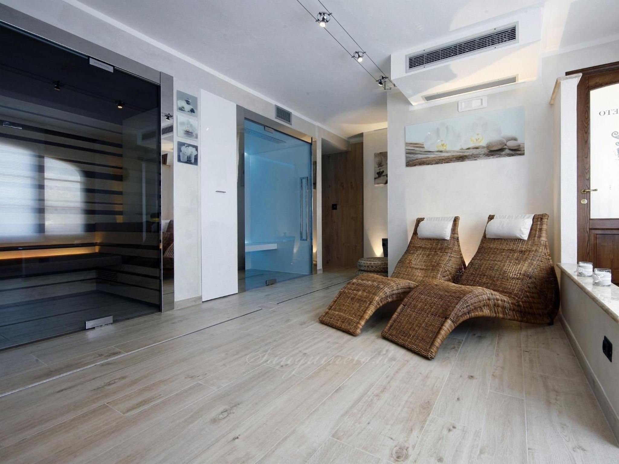 Superior One-Bedroom Apartment - Photo 18