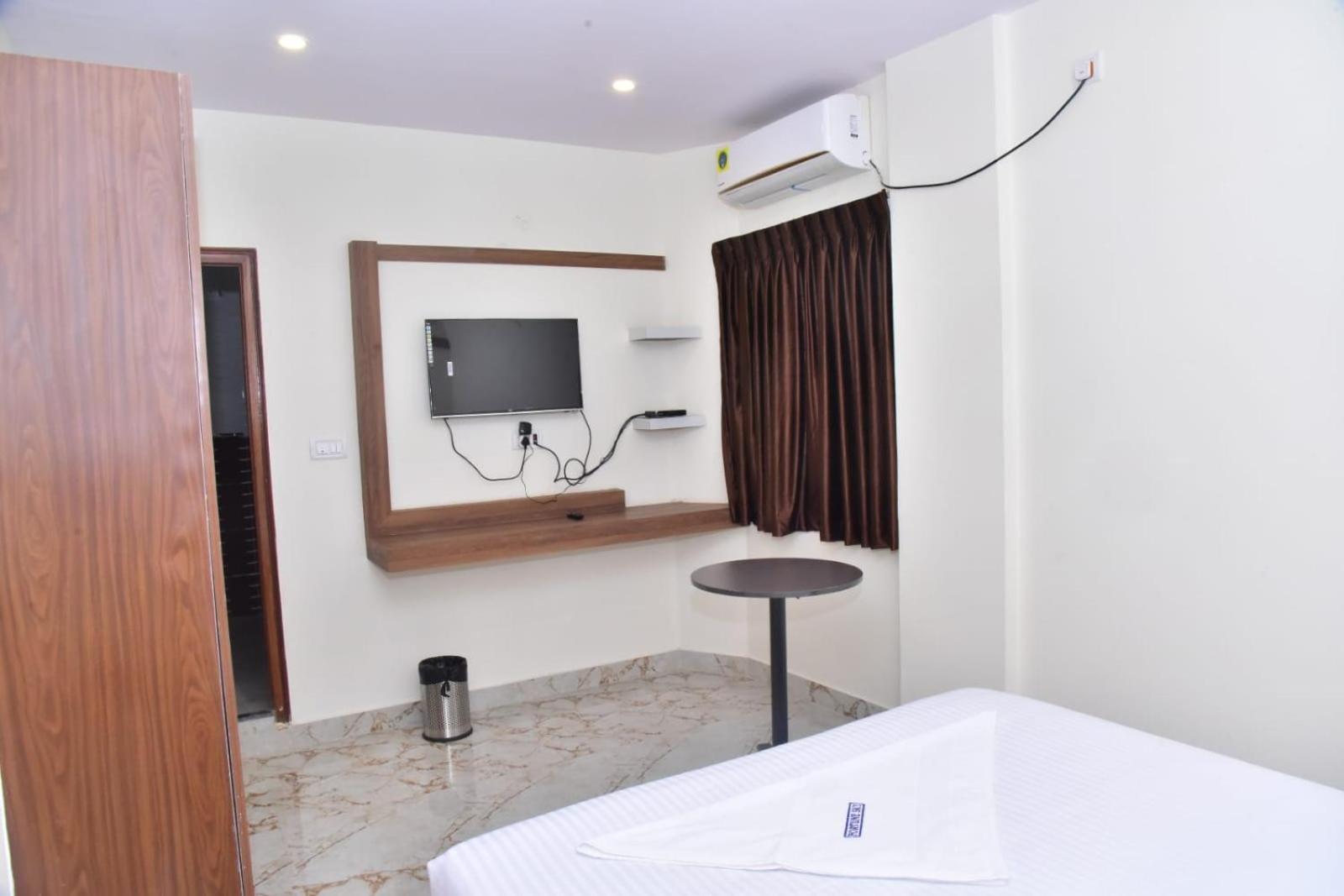 Standard Double Room - Photo 5