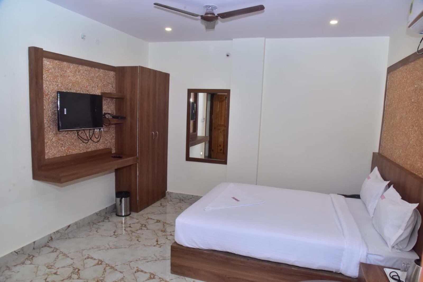 Standard Double Room - Photo 10