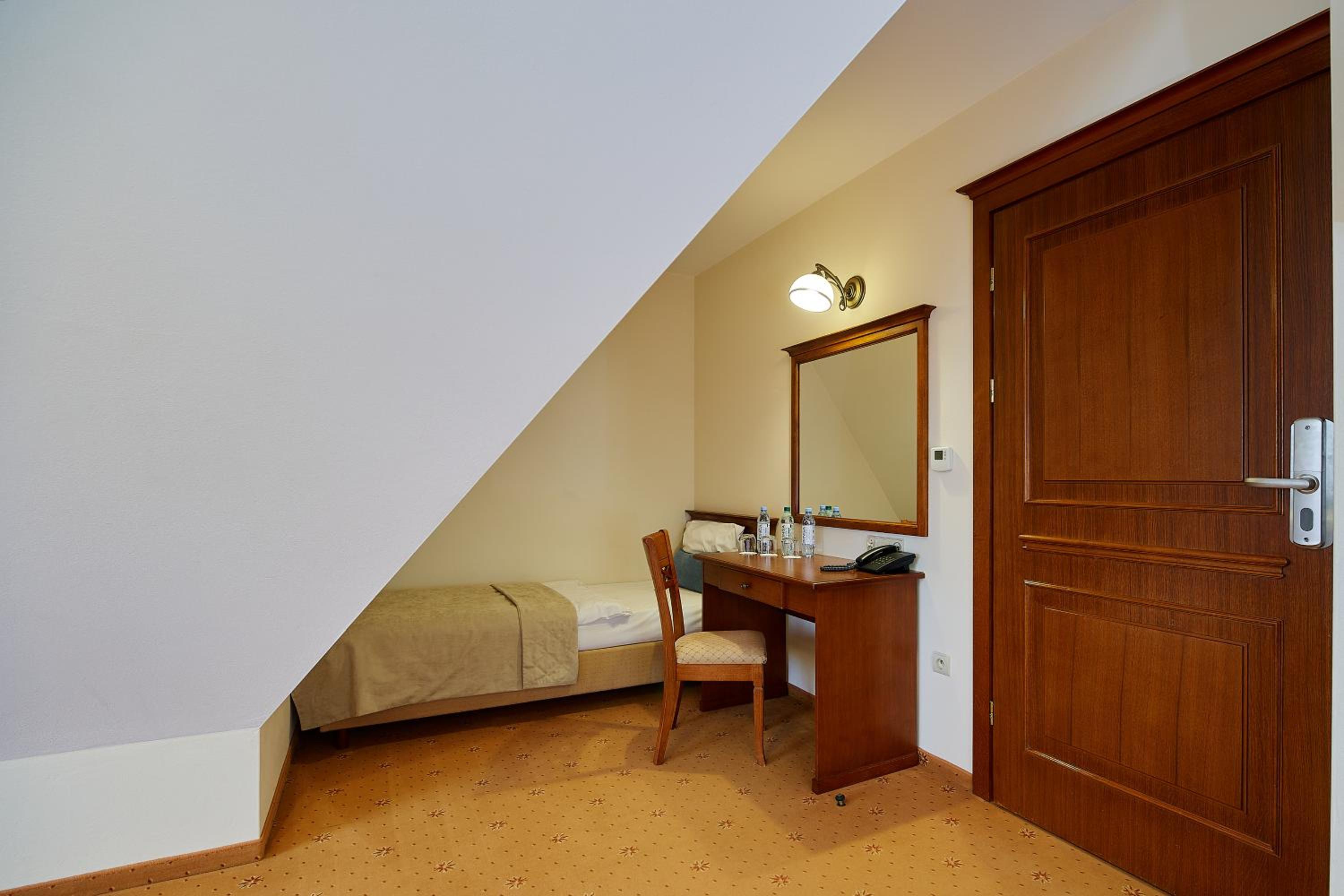 Economy Triple Room - Photo 4
