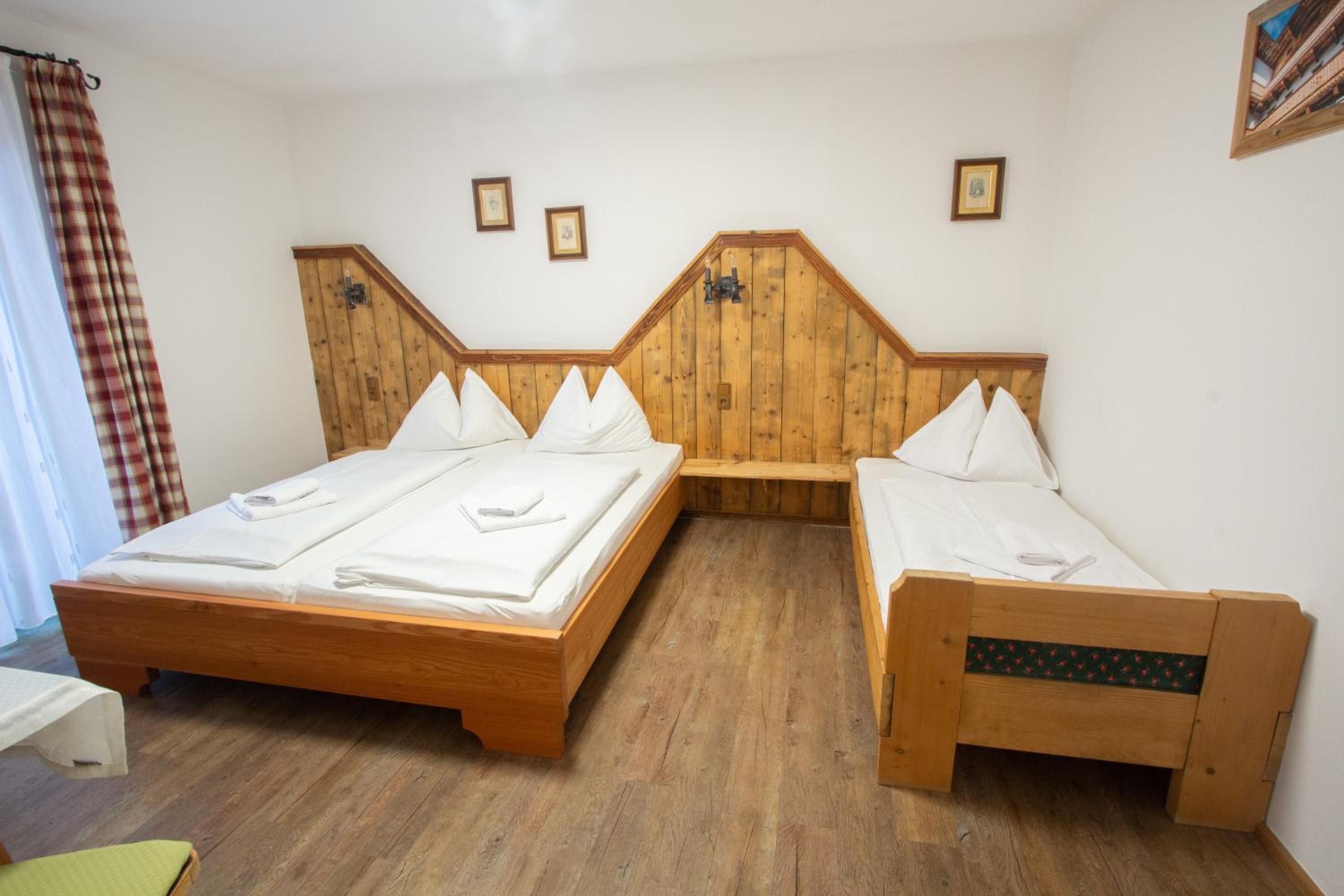 Two-Bedroom Apartment with Mountain View and Balcony Top 5