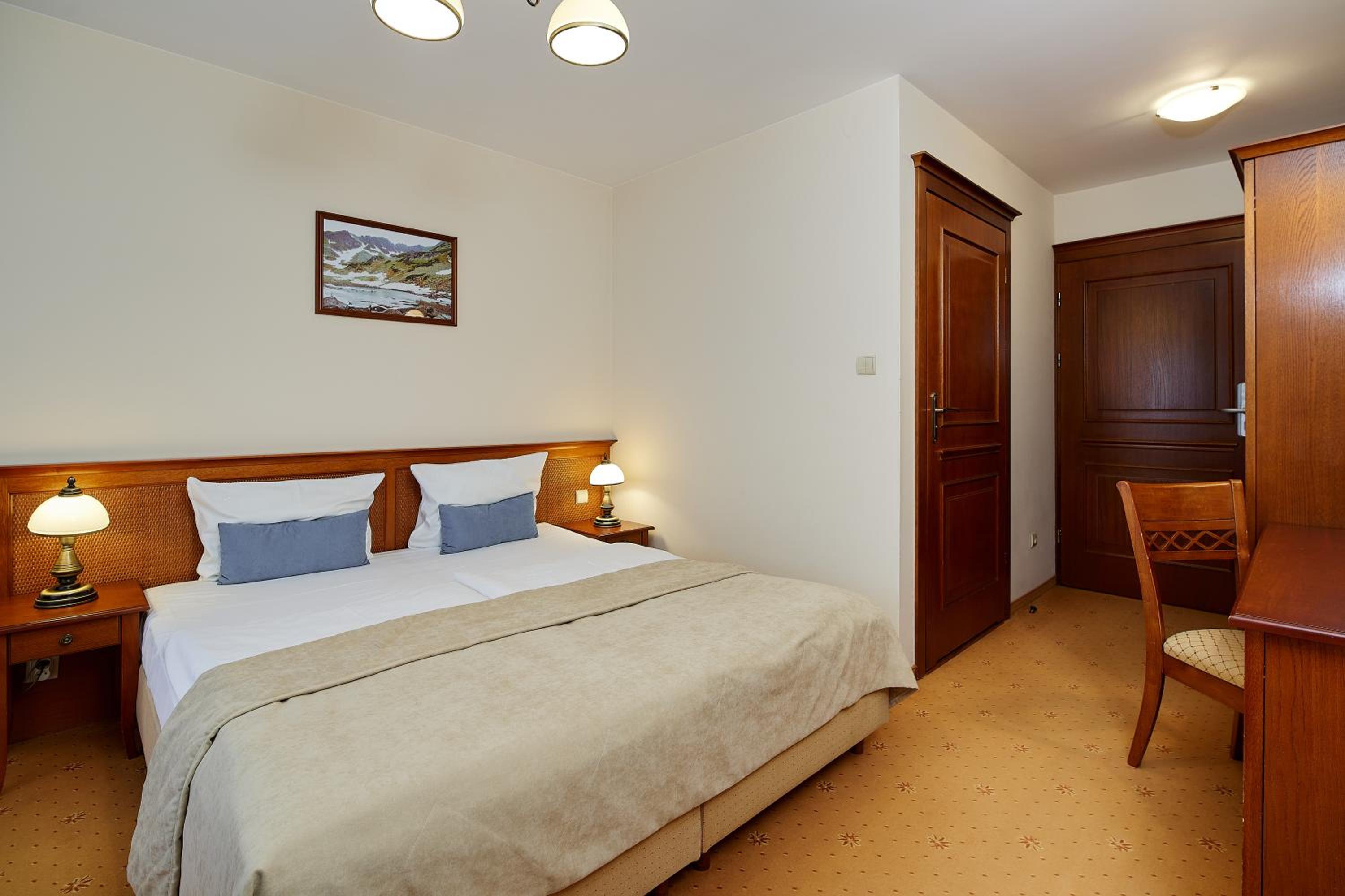 Standard Twin or Double Room - Photo 2