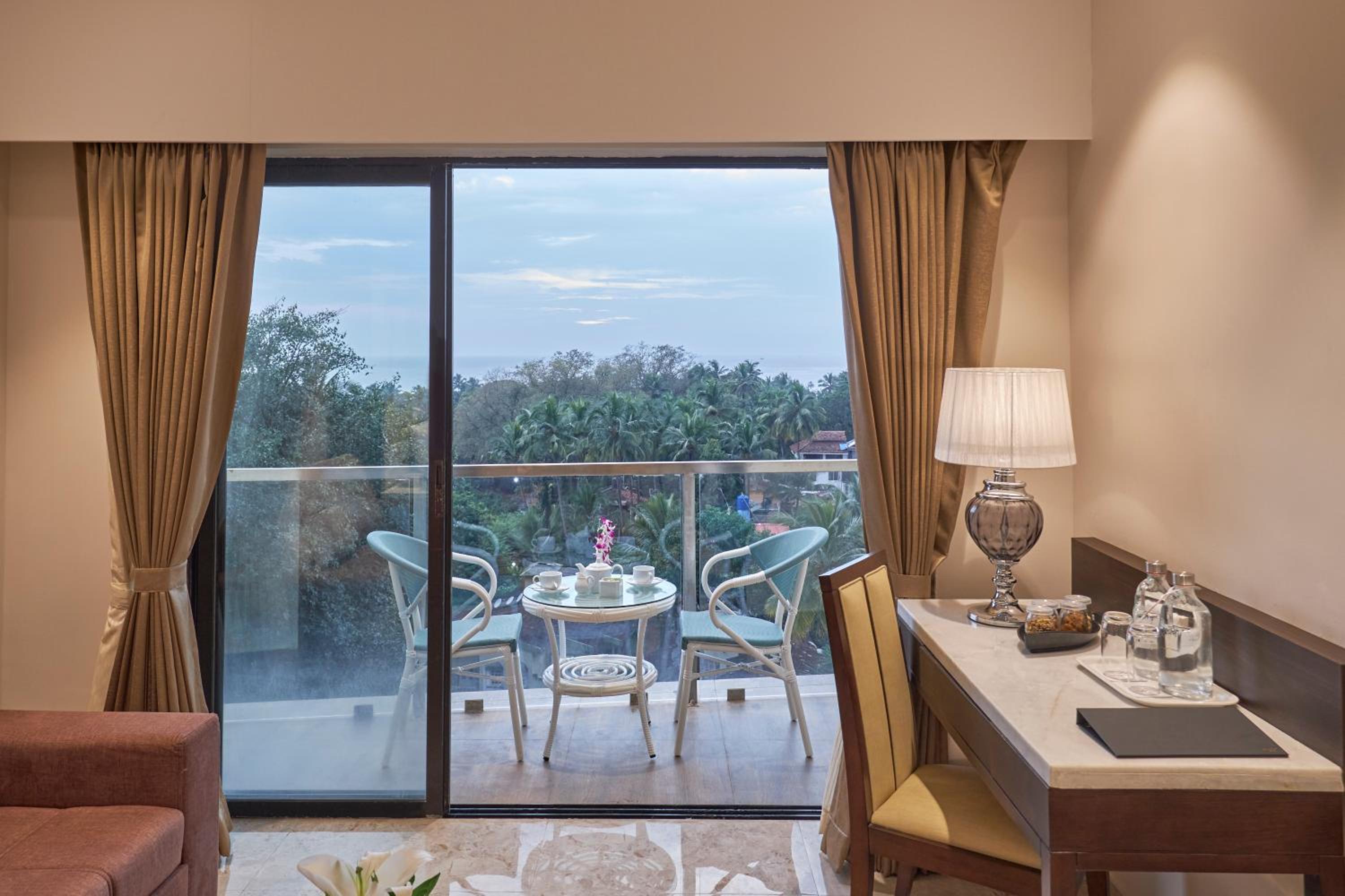 Deluxe Double Room with Balcony - Photo 2