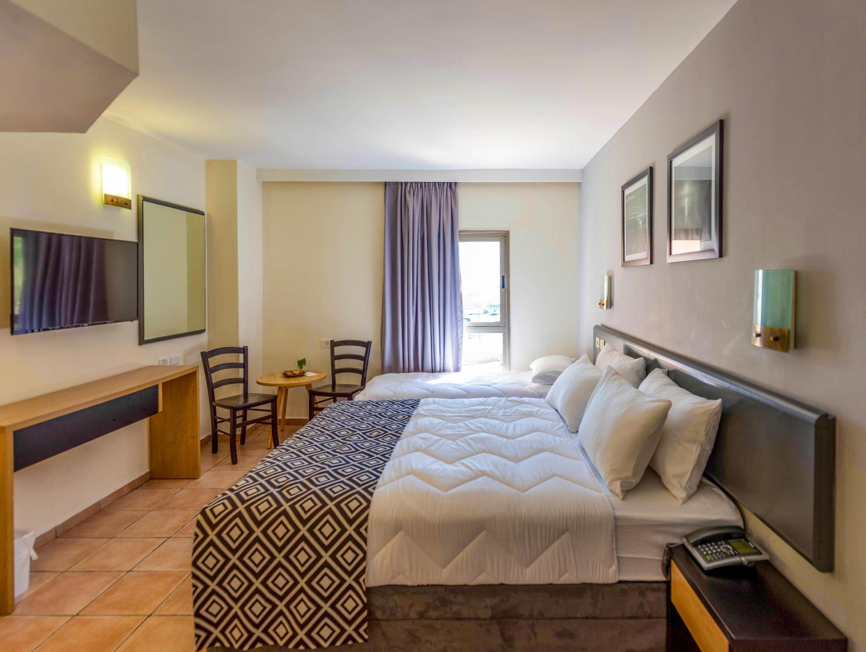 Comfort specious room photo 1