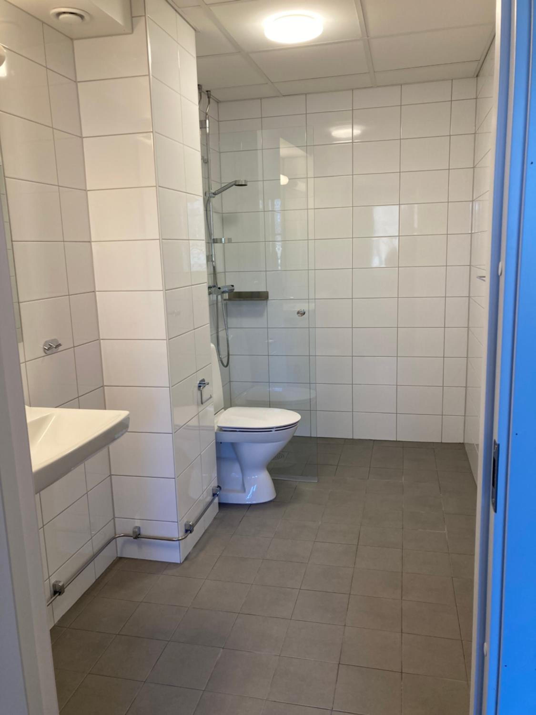 Double Room with Private Bathroom - Photo 2