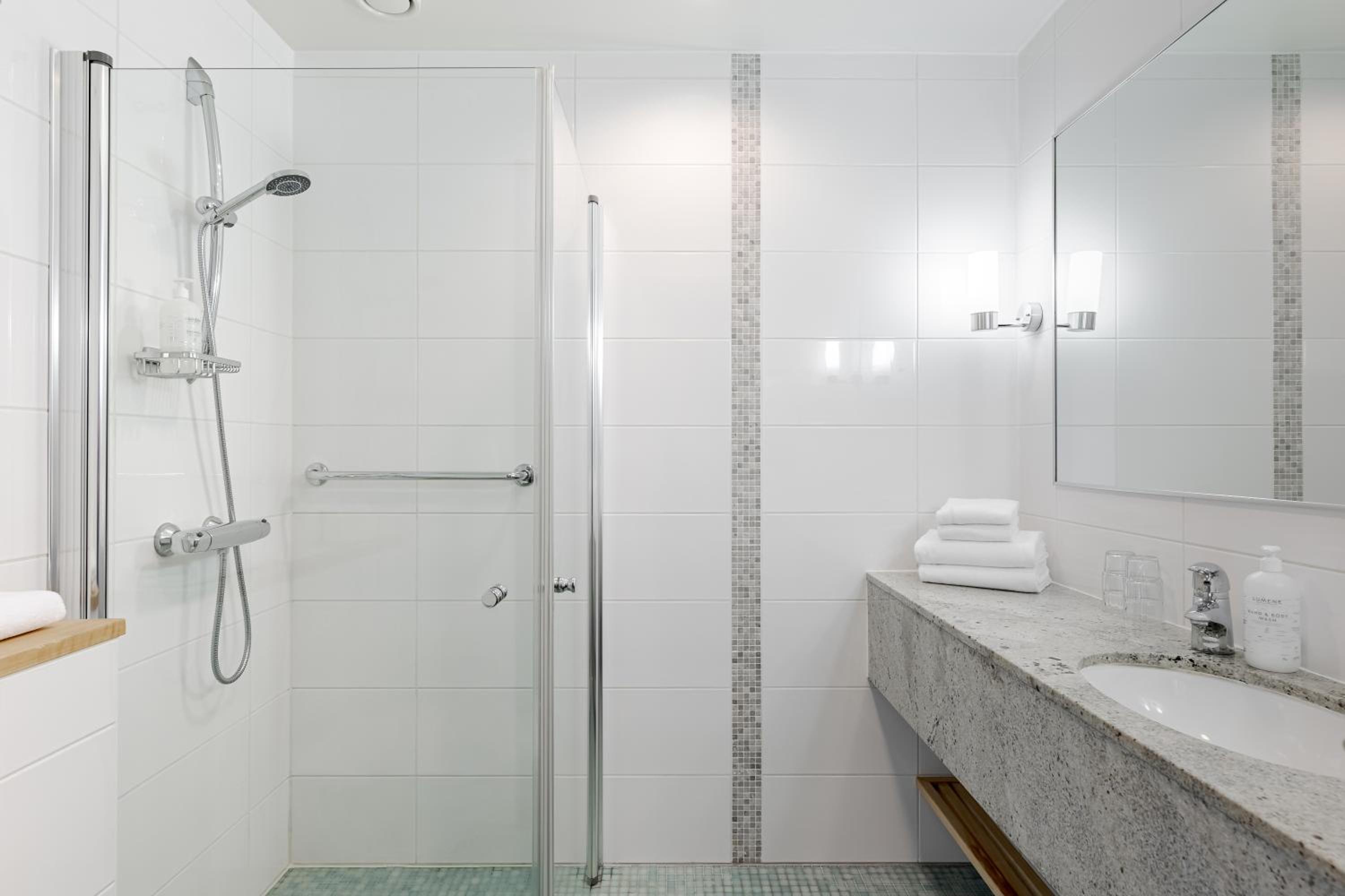 Standard Twin Room - Photo 4