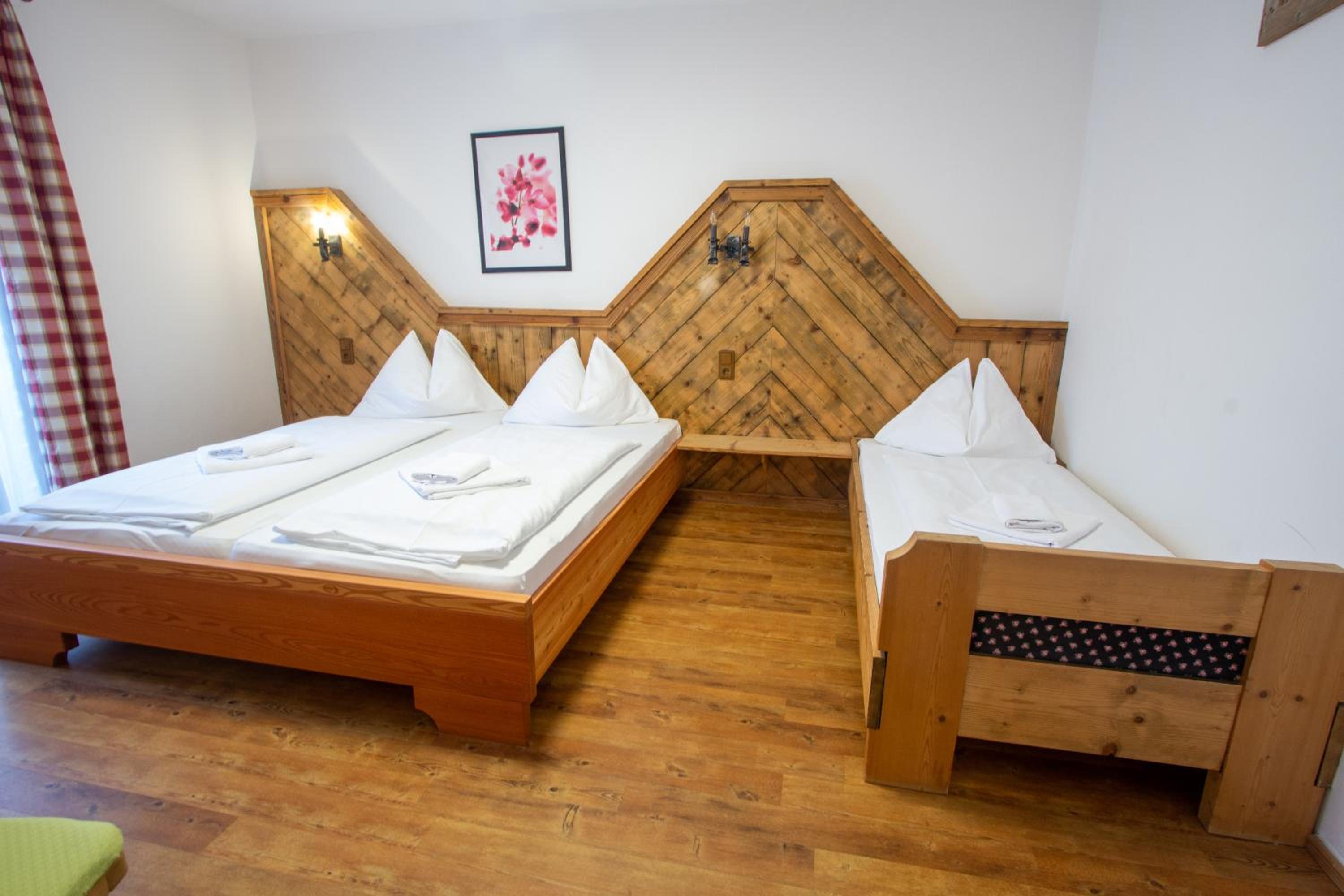Two-Bedroom Apartment with Mountain View and Balcony Top 10