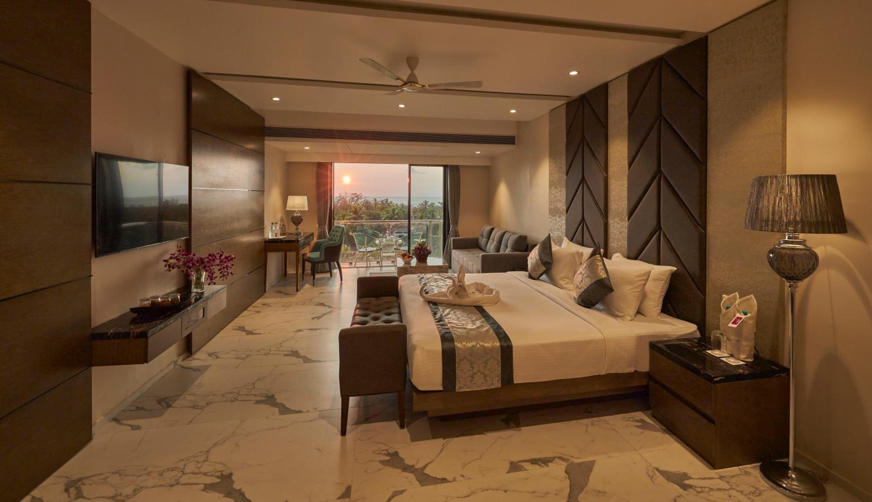 Junior Suite with Balcony - Photo 6