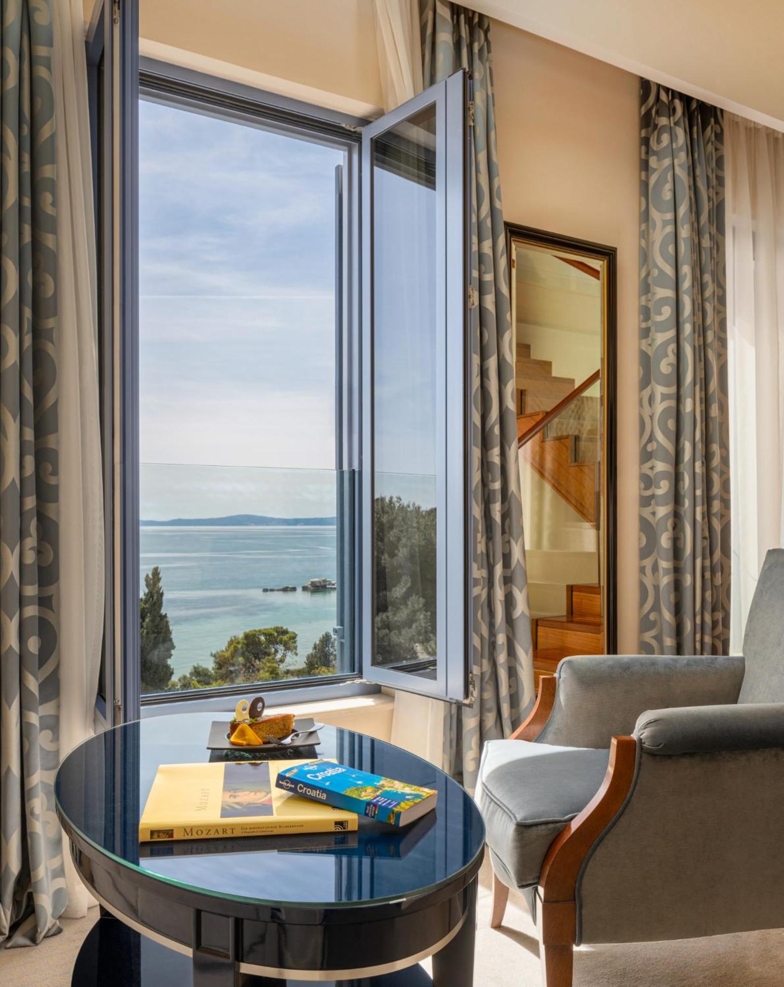 Deluxe Double Room with Sea View - Photo 5