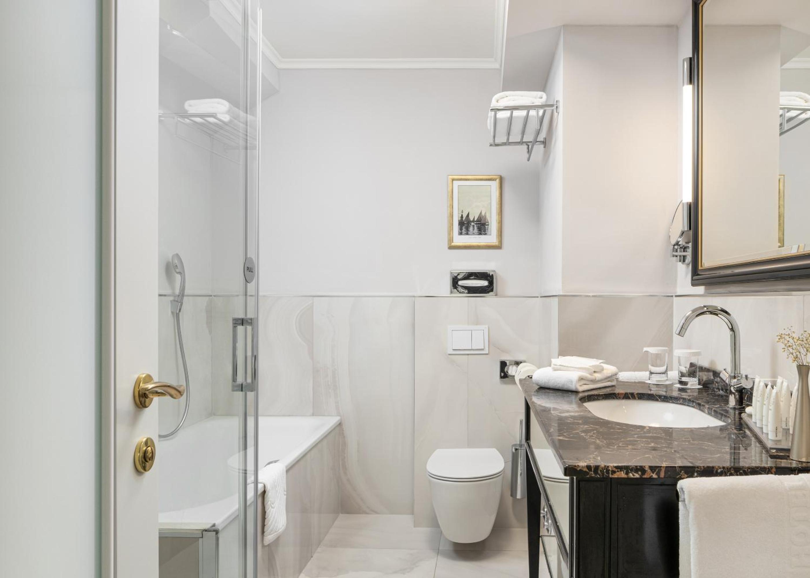 Deluxe Double Room with Sea View - Photo 4