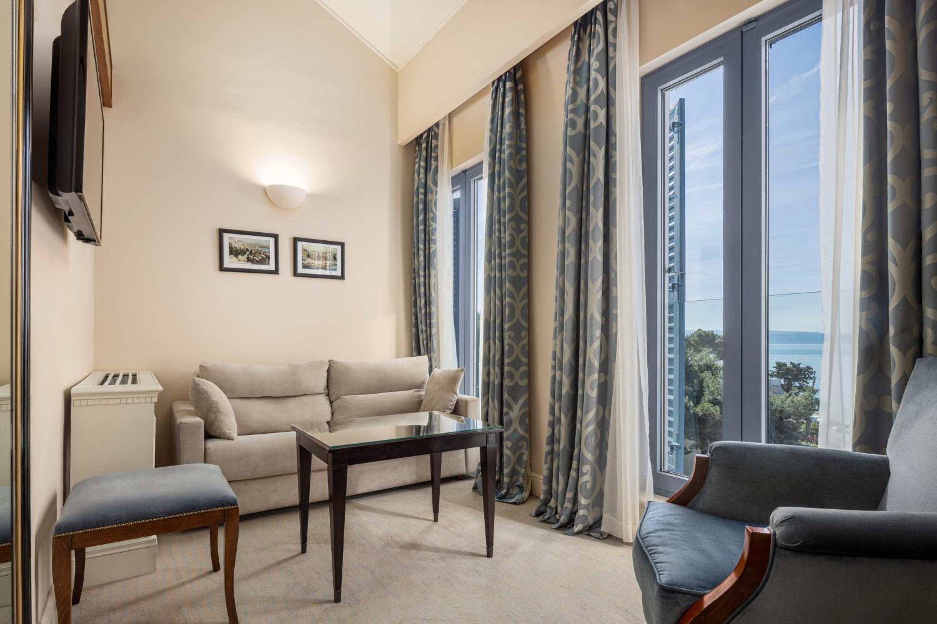 Deluxe Double Room with Sea View - Photo 3