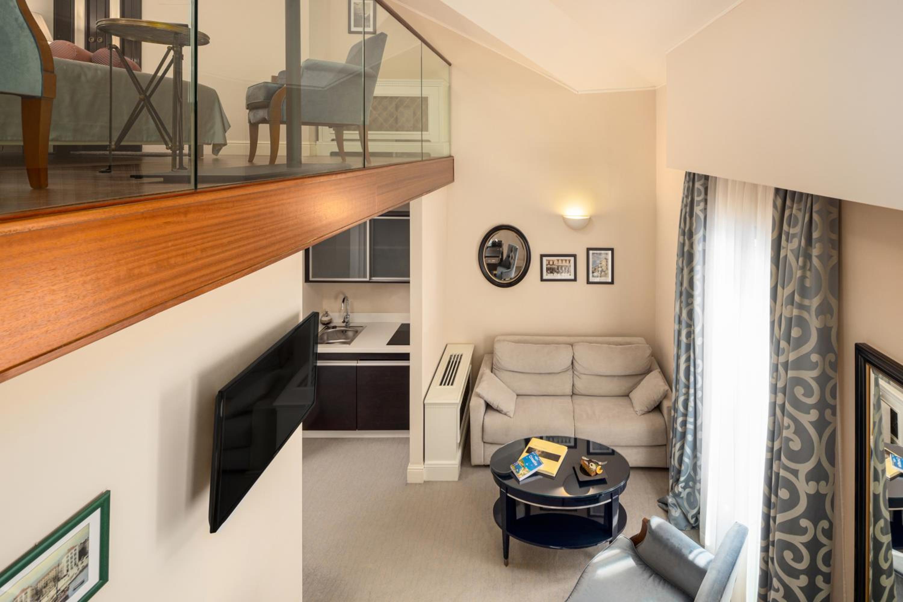 Deluxe Double Room with Sea View - Photo 14