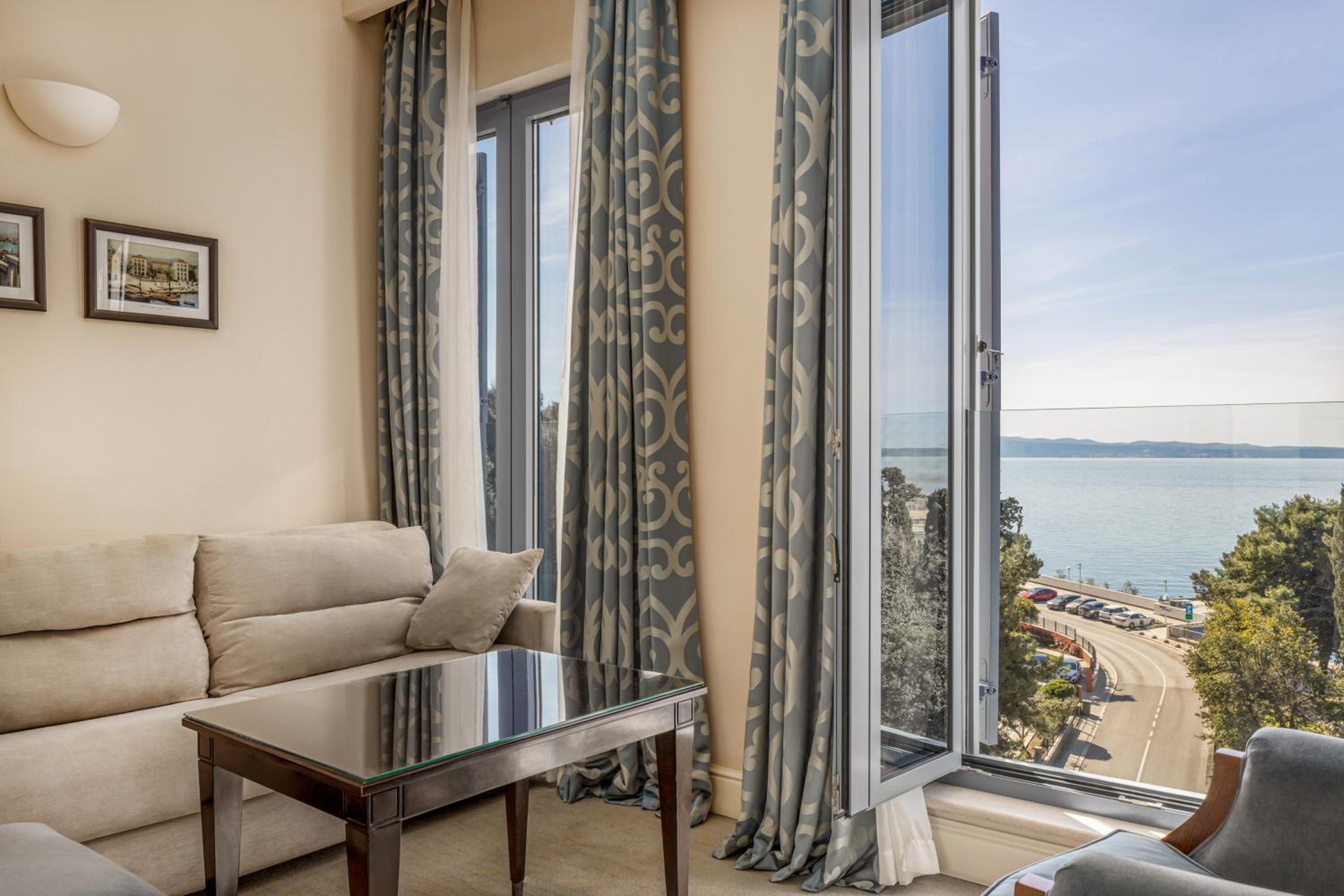 Deluxe Double Room with Sea View - Photo 2