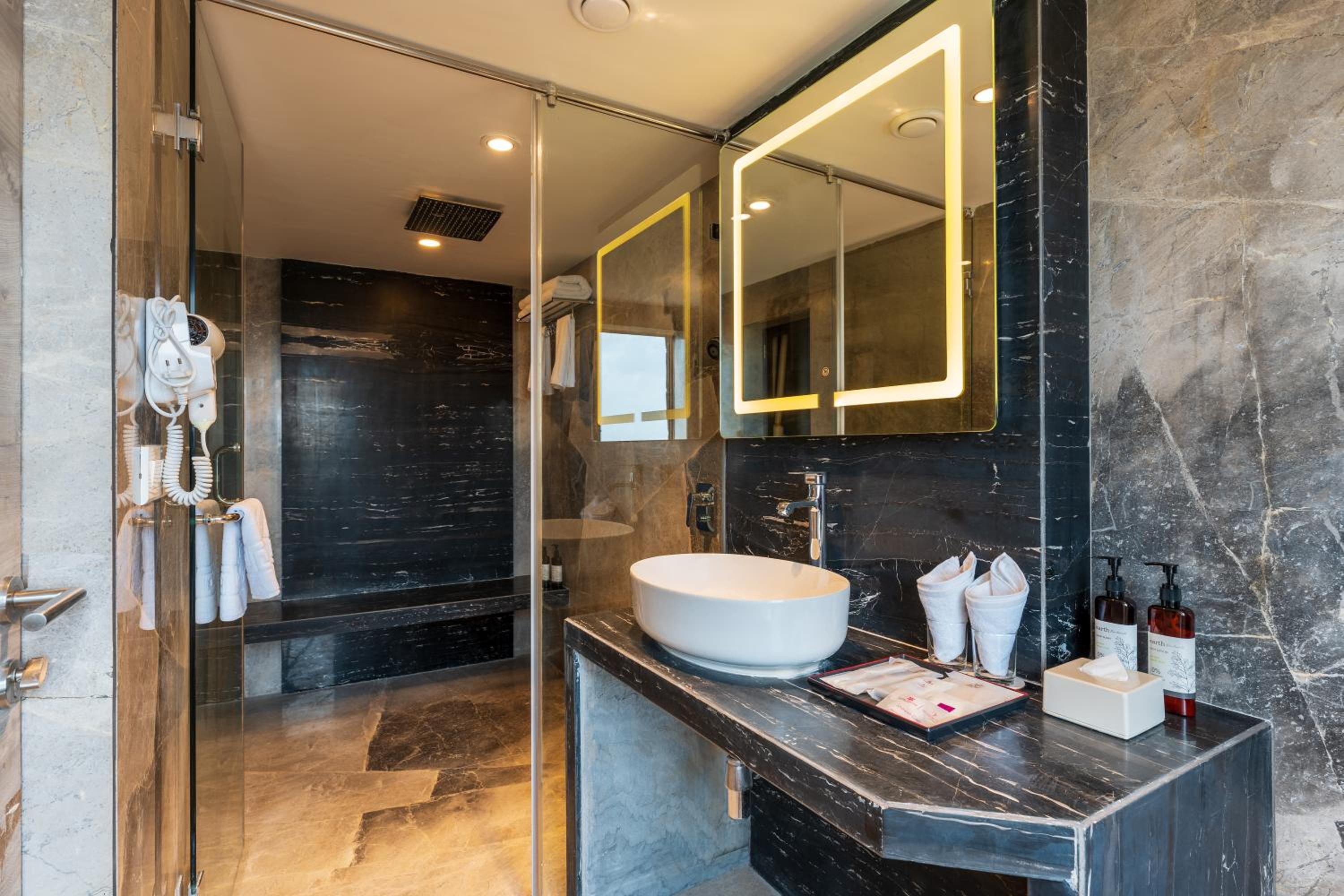 Imperial Suite - Photo 2