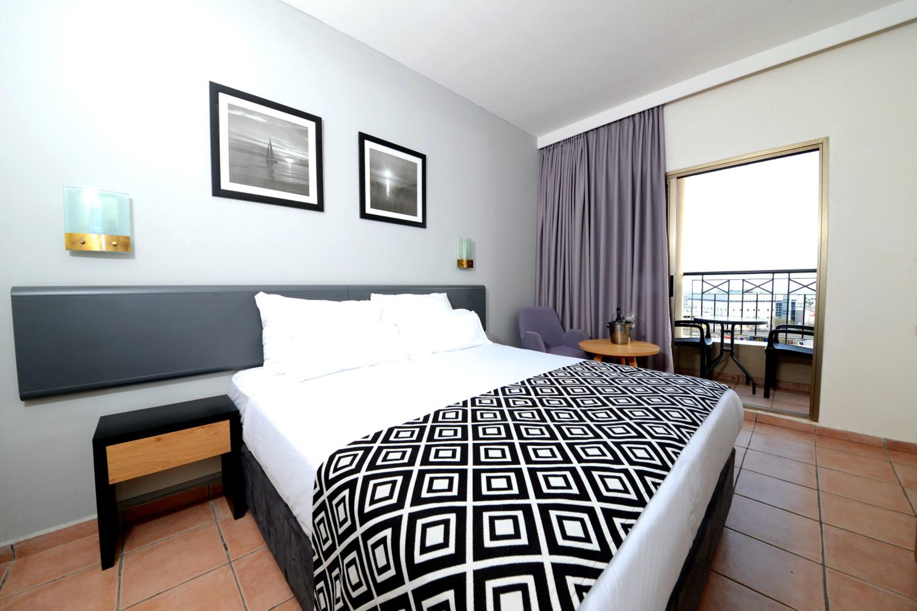 Comfort Double Room with Pool View & Balcony photo 1