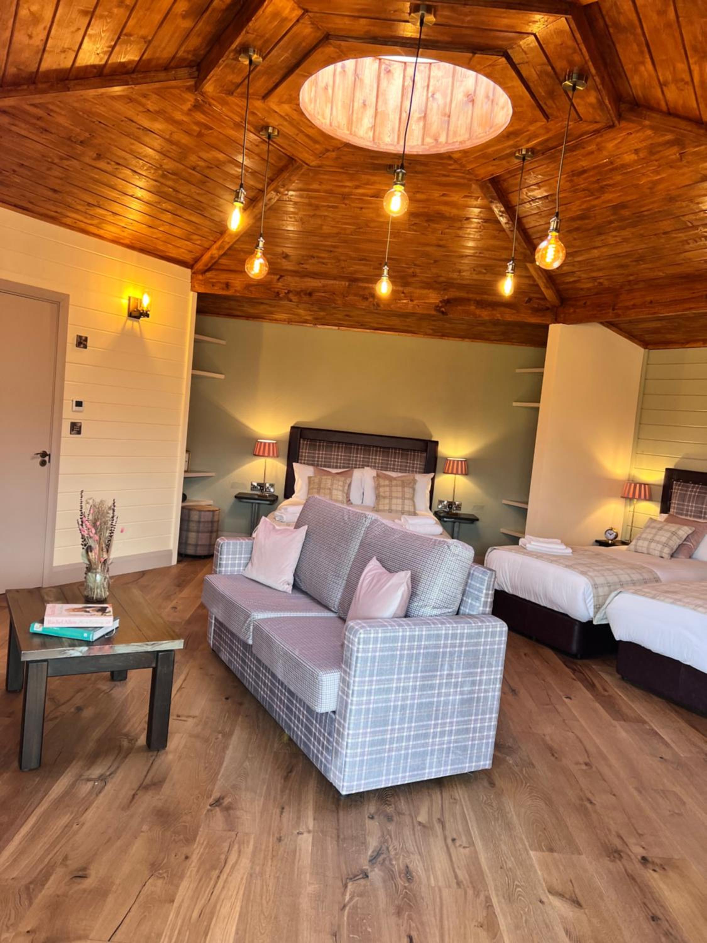 Two Bedroom Family Cabin  - Photo 6