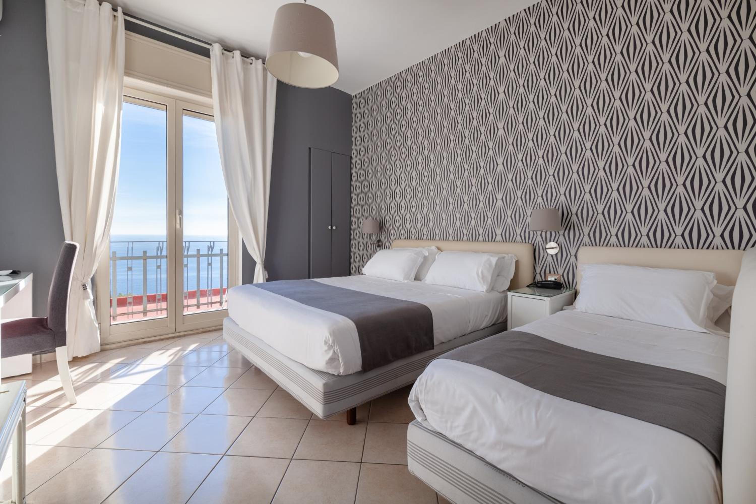 Triple Room with Sea View - Photo 5