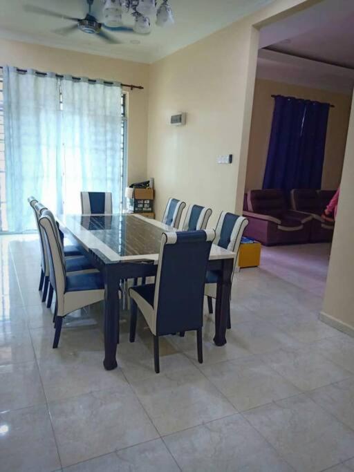 Four-Bedroom House photo 2