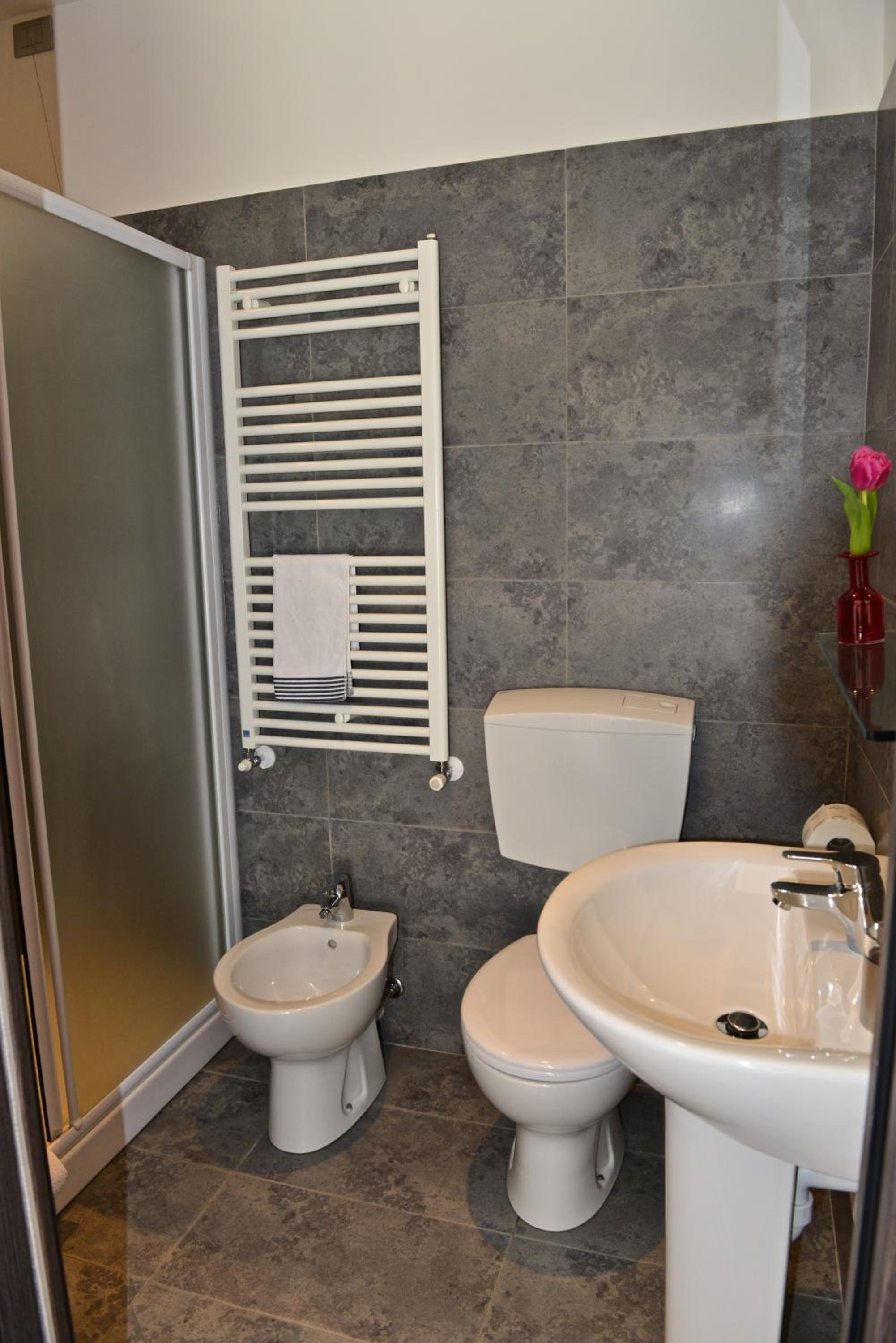 Double Room with Balcony and Sea View - Photo 12