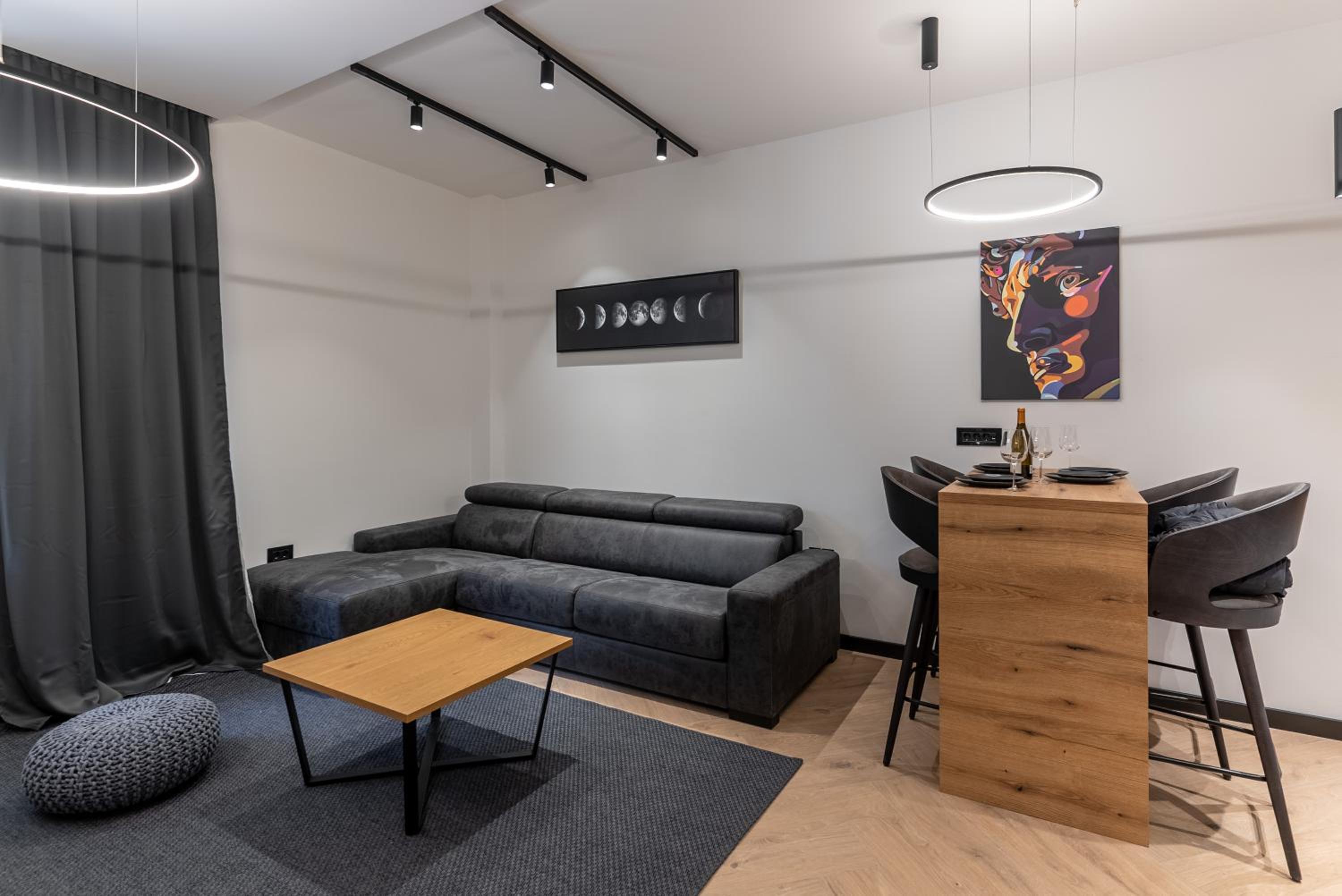 Deluxe Apartment