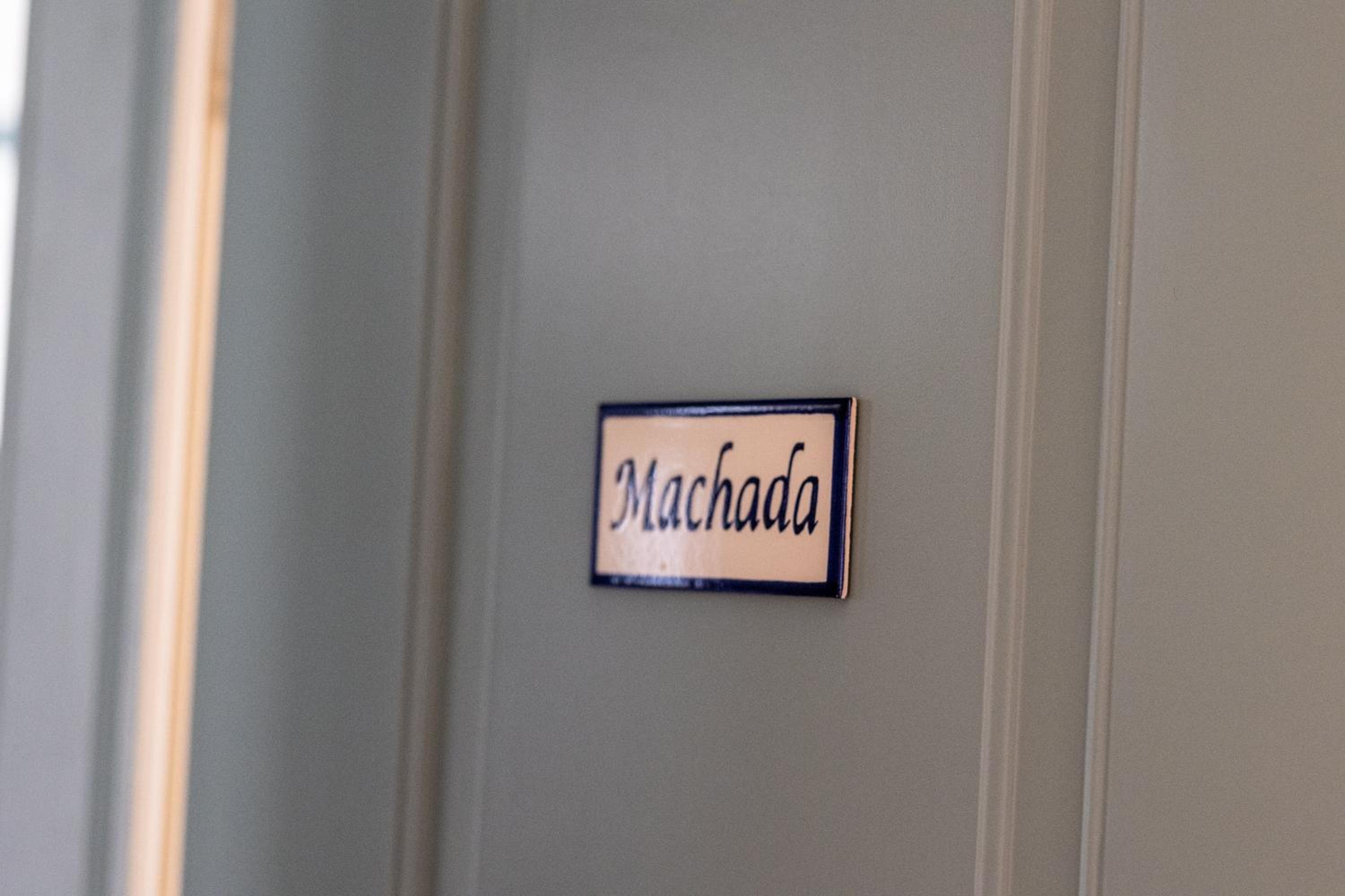 Standard Suite - Photo 12