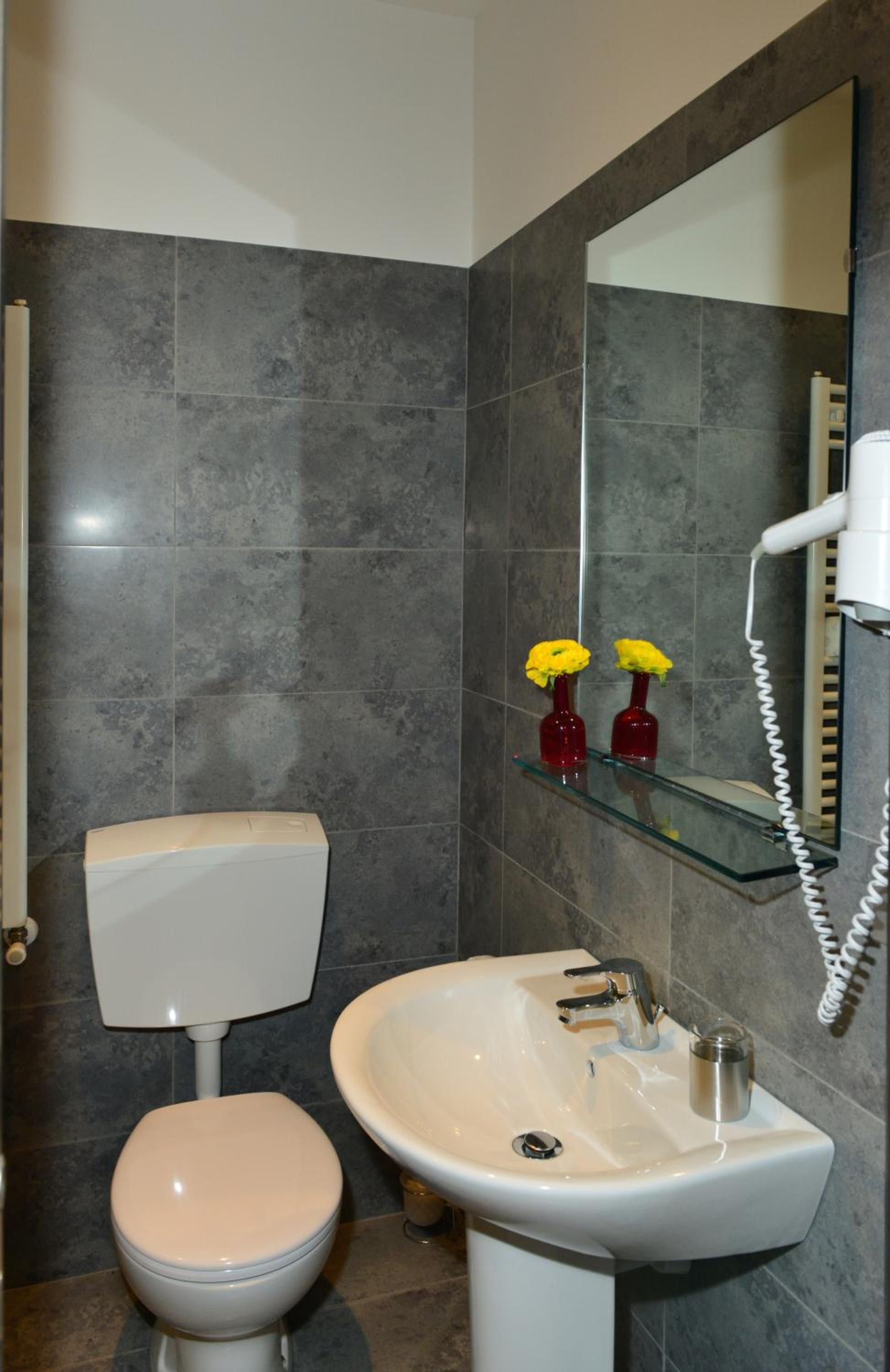Double Room with Balcony and Sea View - Photo 23