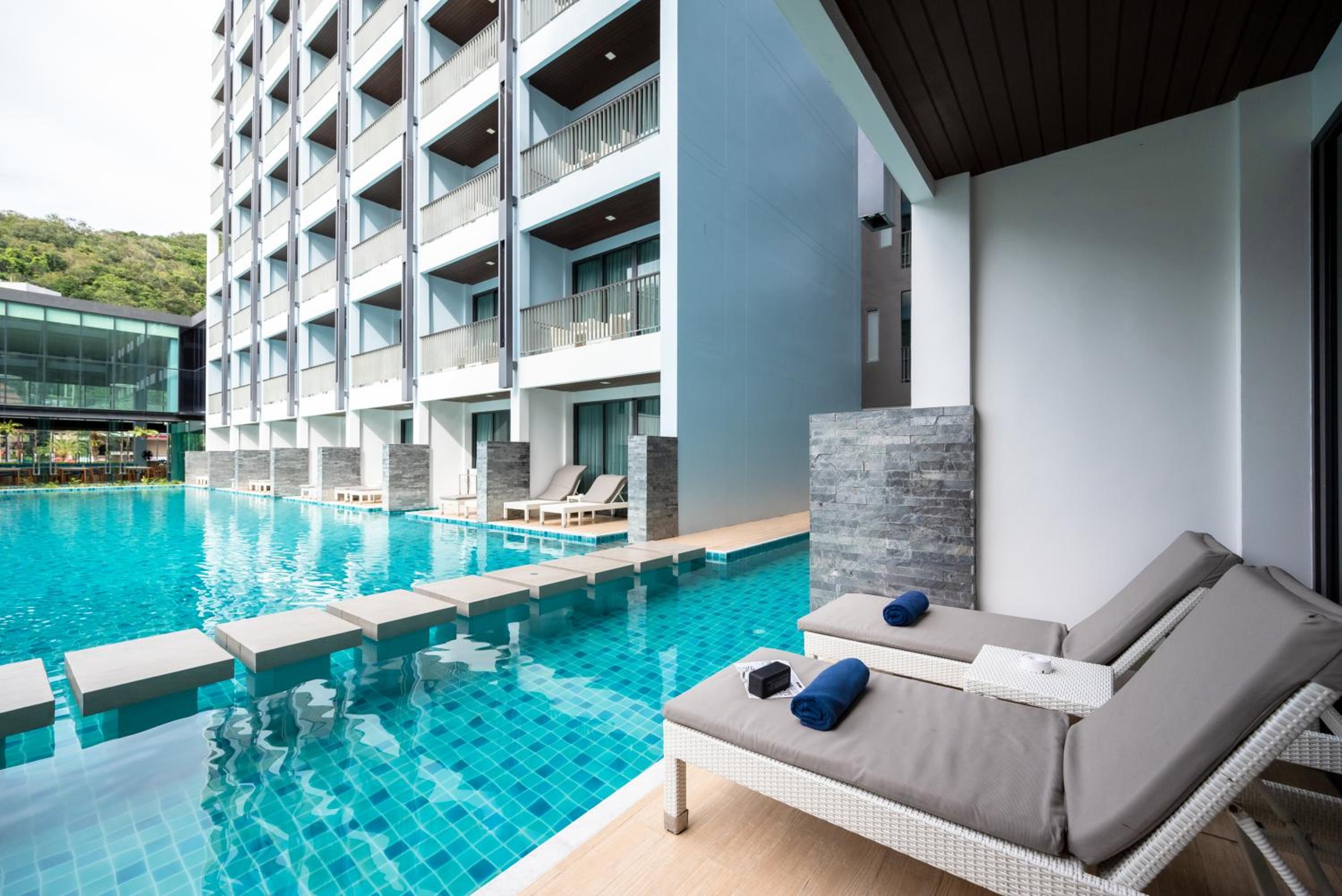 Deluxe Double Room with Pool Access - Photo 7