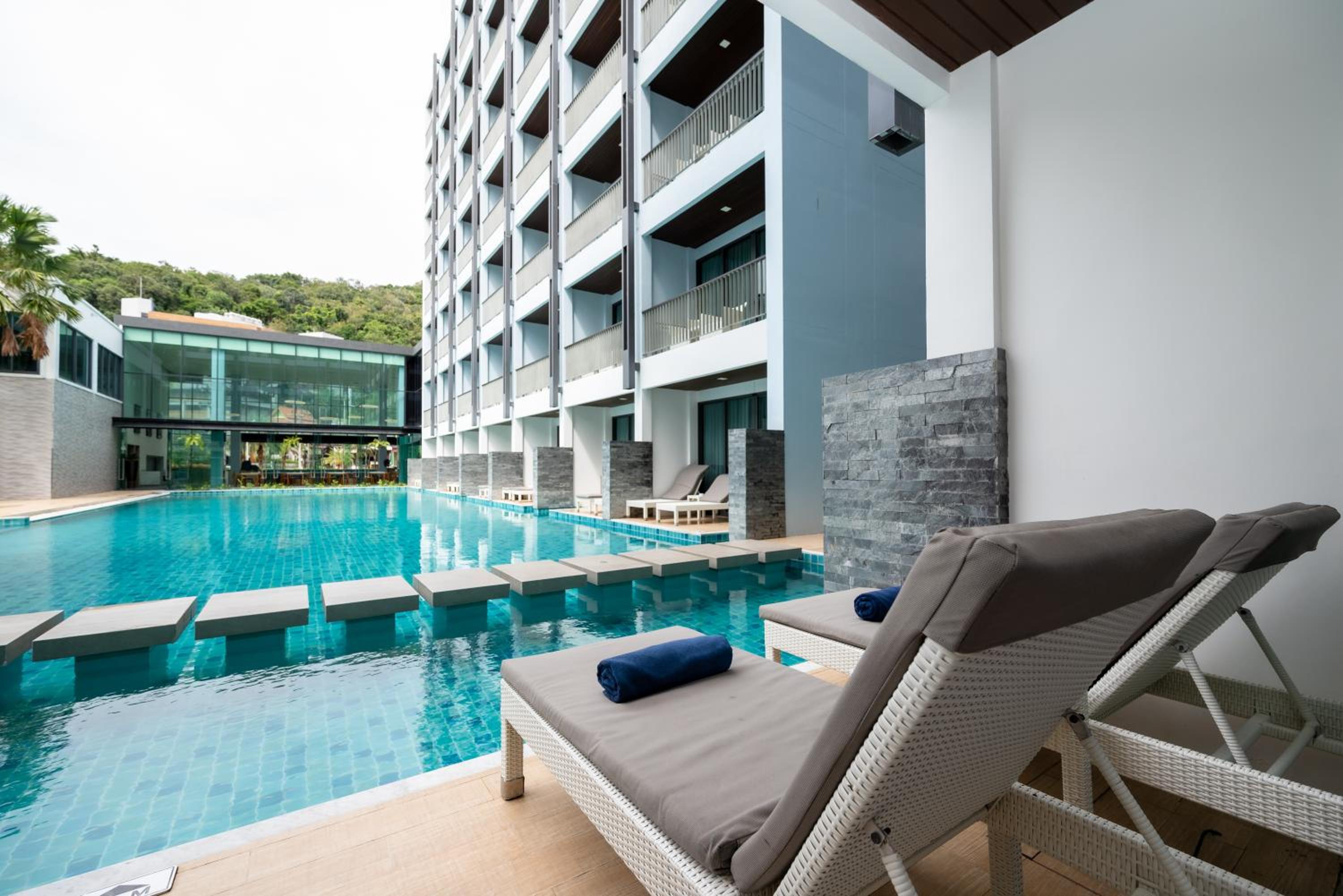 Deluxe Double Room with Pool Access - Photo 5