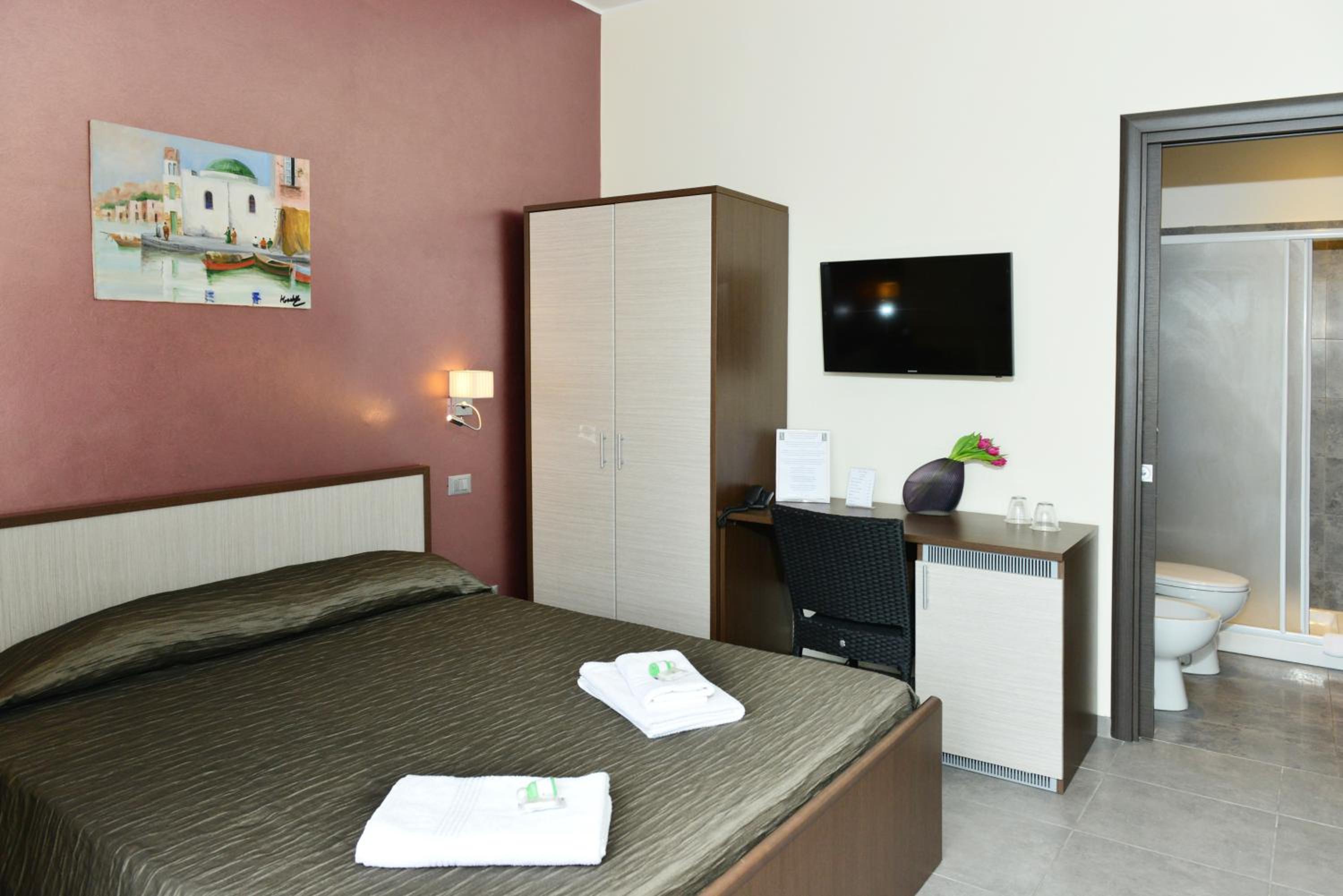 Double Room with Balcony and Sea View - Photo 21