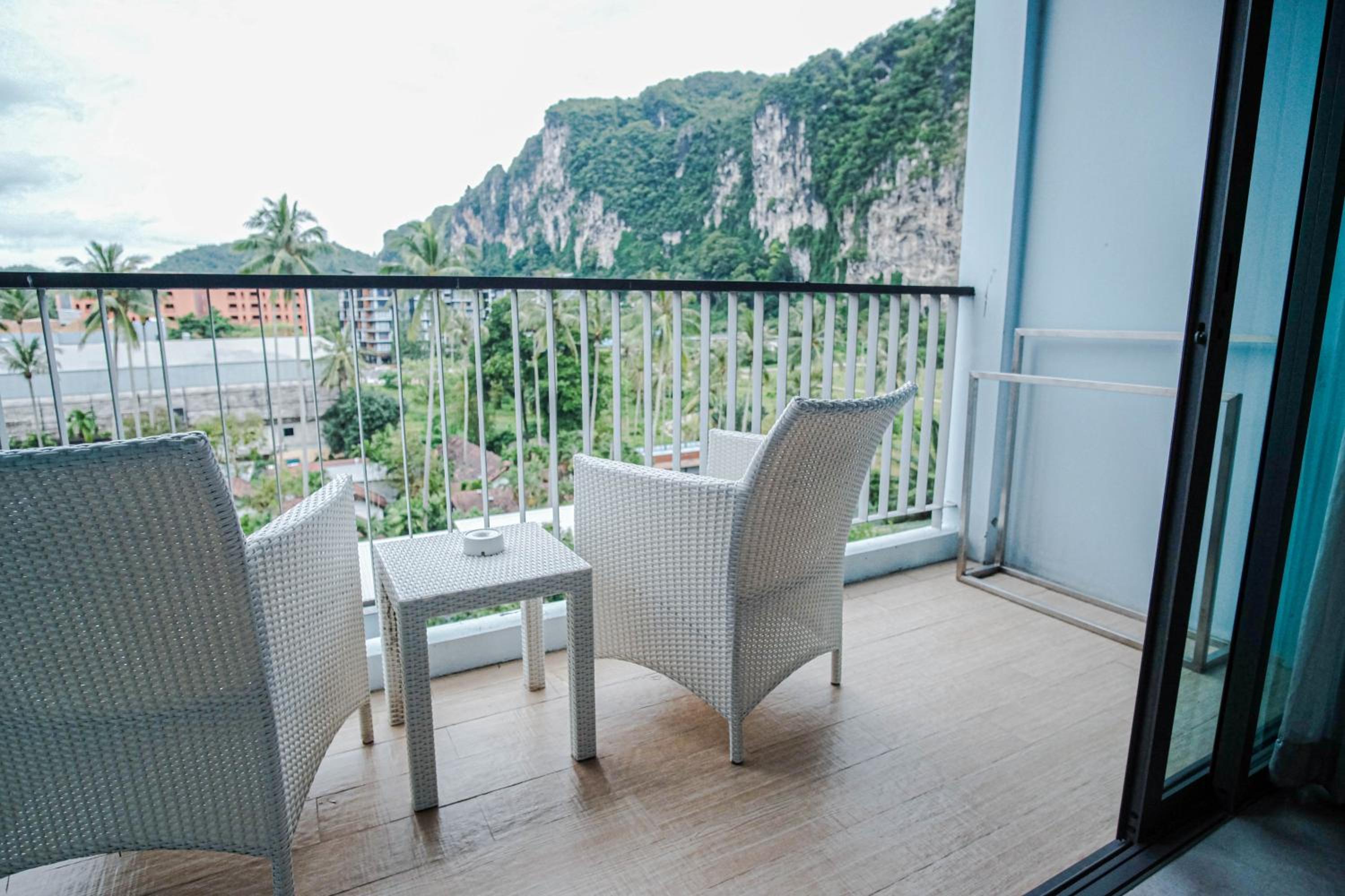 Deluxe Room with Balcony - Photo 2