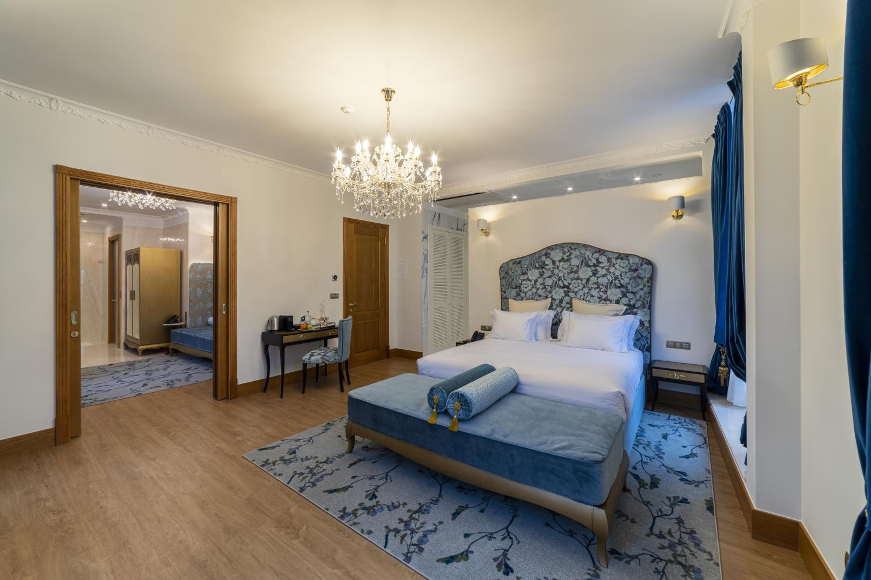 Deluxe Suite - Photo 7