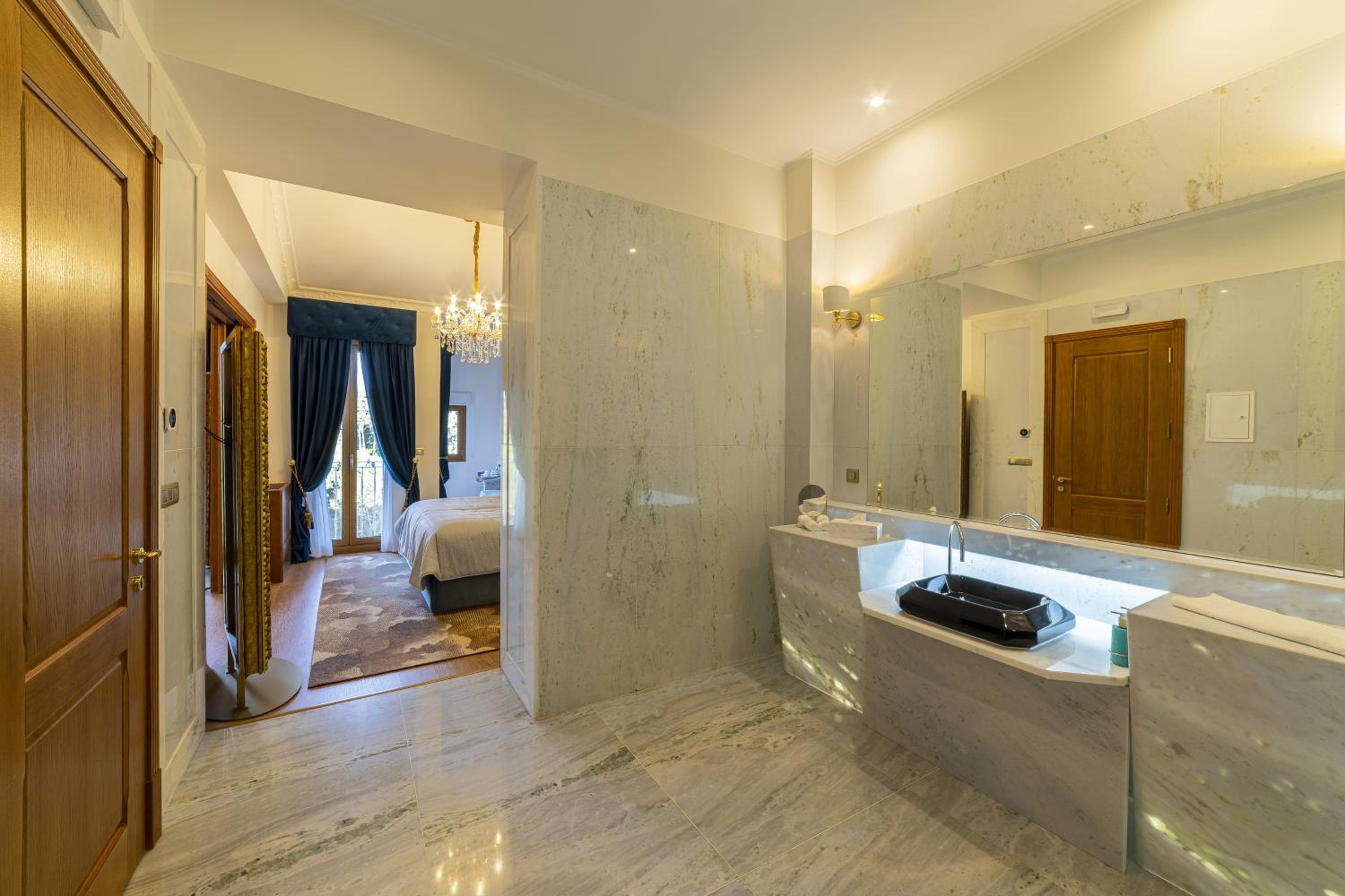 Deluxe Room with Valley View - Photo 11