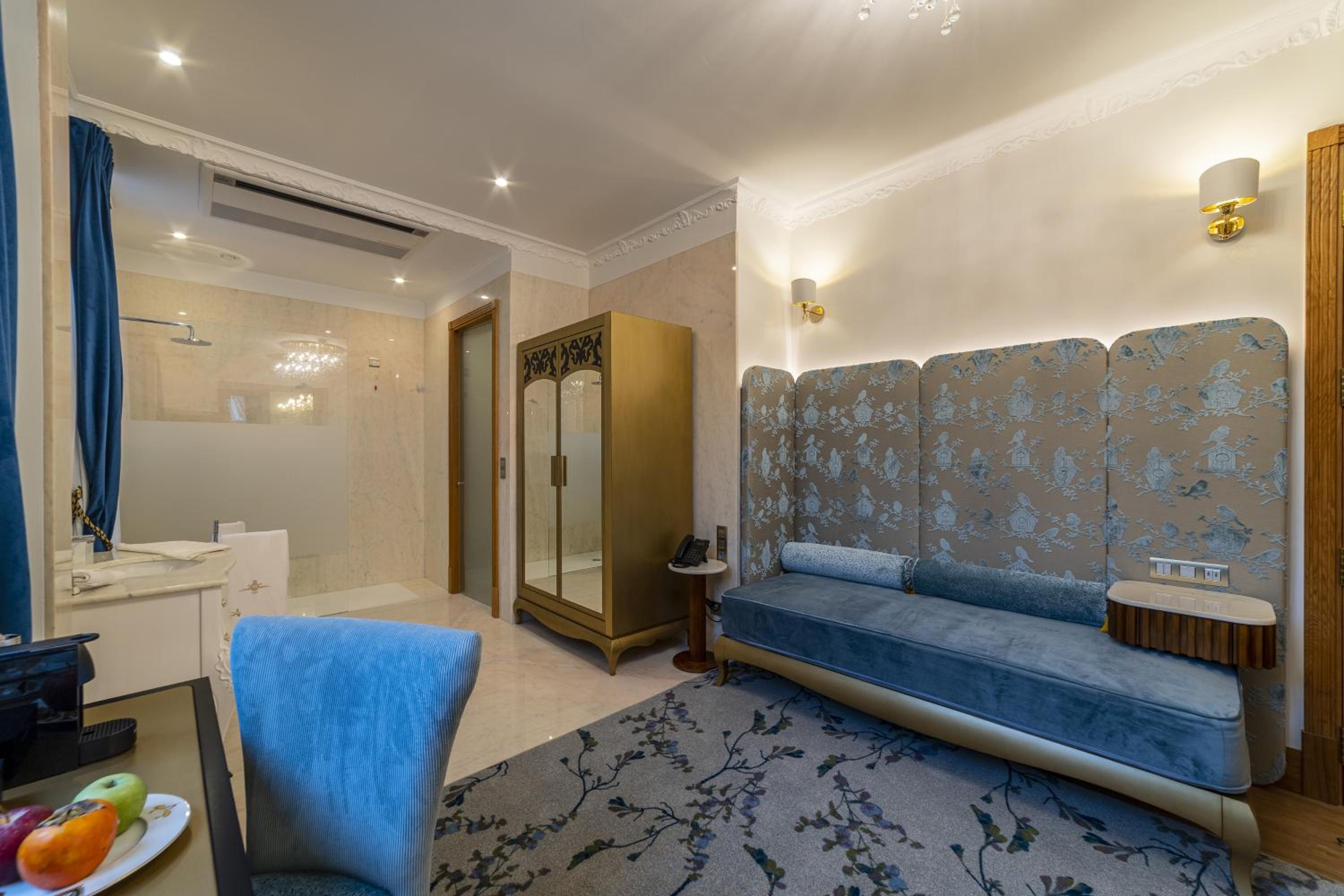 Deluxe Suite - Photo 8