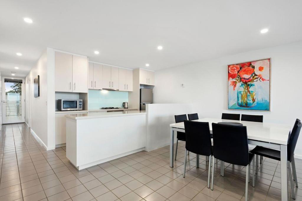 Three-Bedroom Apartment photo 2