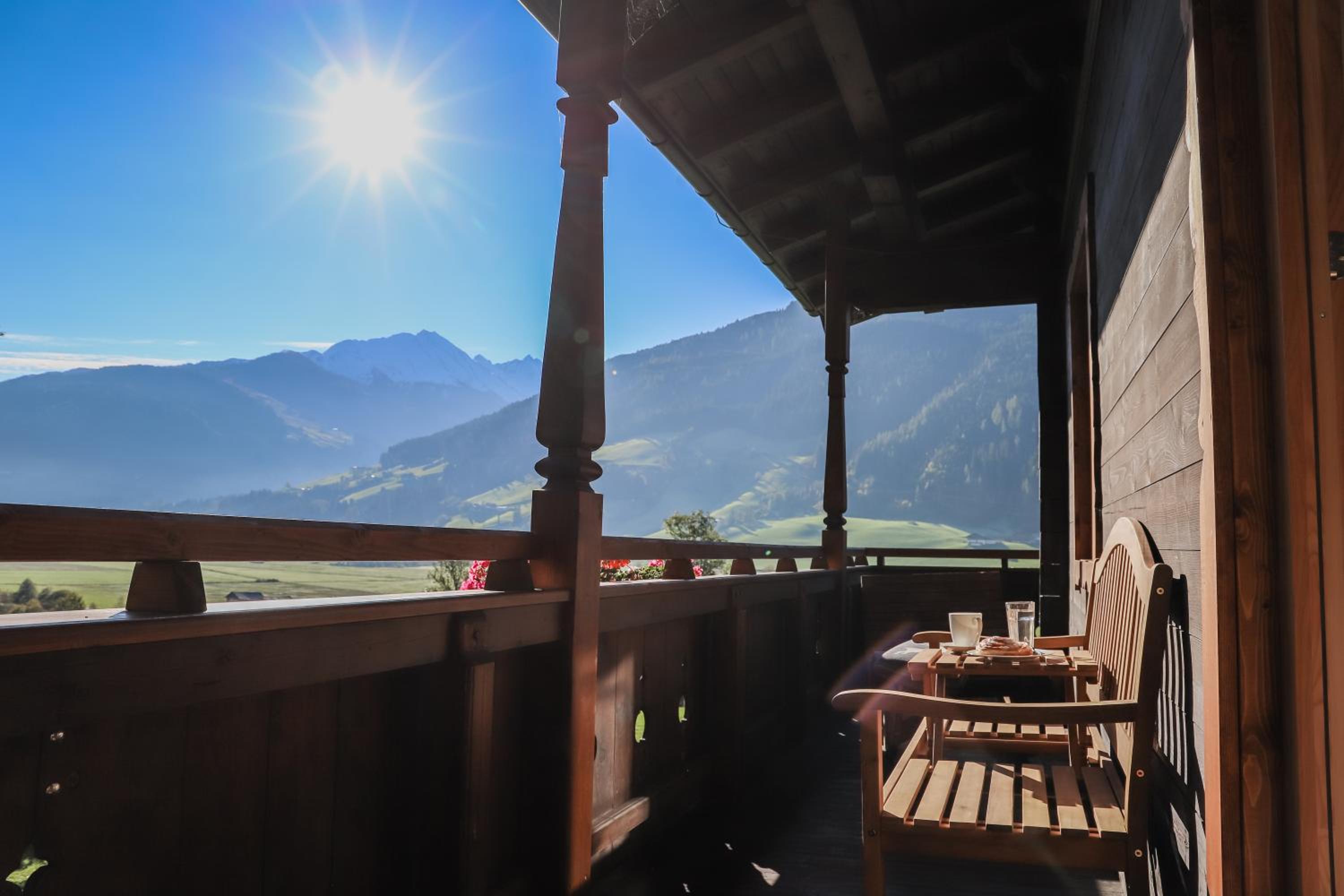 Apartment with Mountain View photo 2