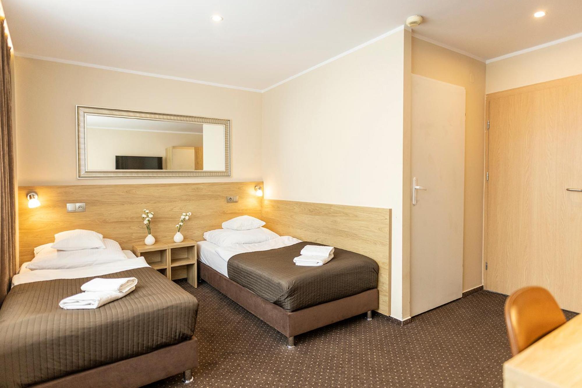 Economy Twin Room photo 2
