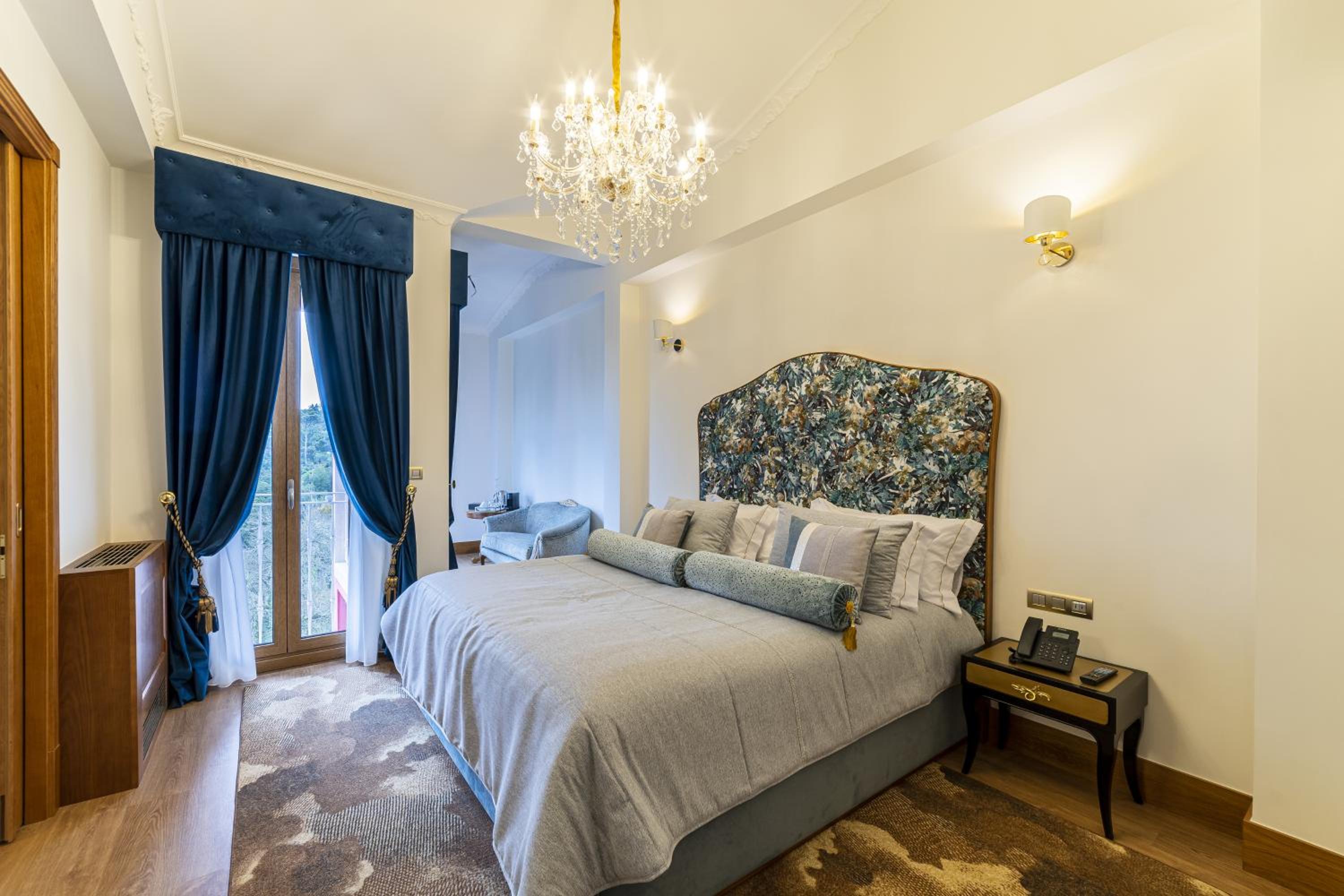 Deluxe Room with Valley View - Photo 9