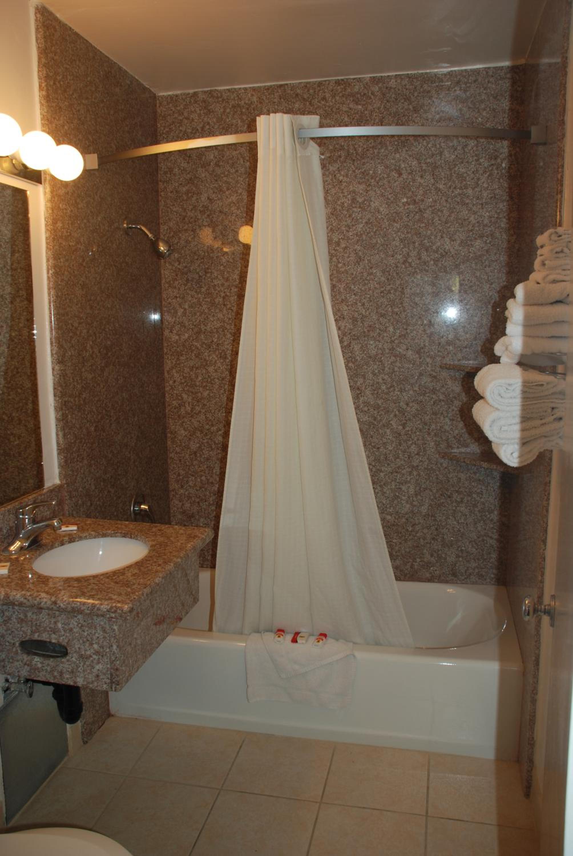 Deluxe King Room - Non-Smoking - Photo 3