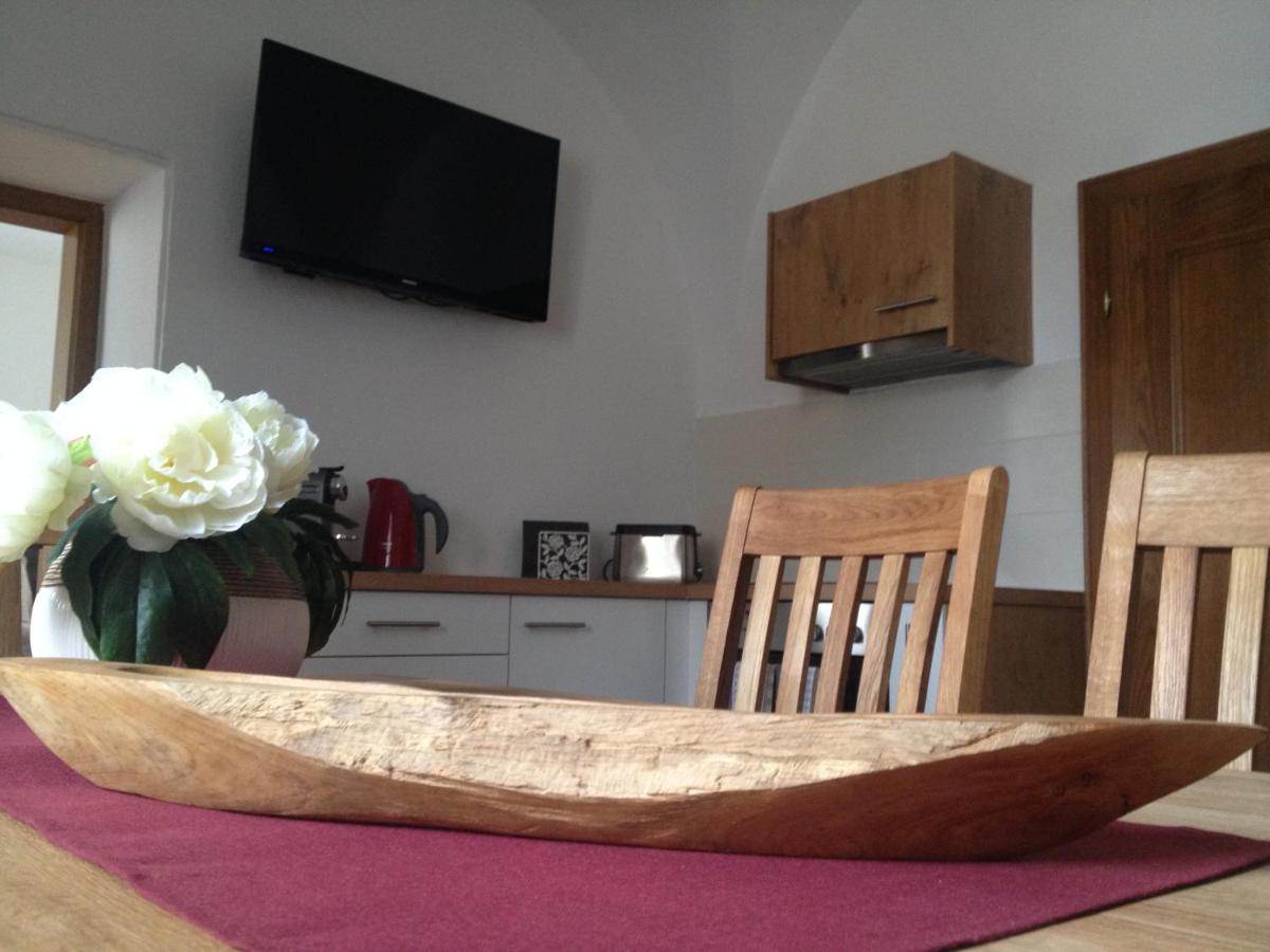 Comfort Two-Bedroom Apartment with Mountain View photo 3