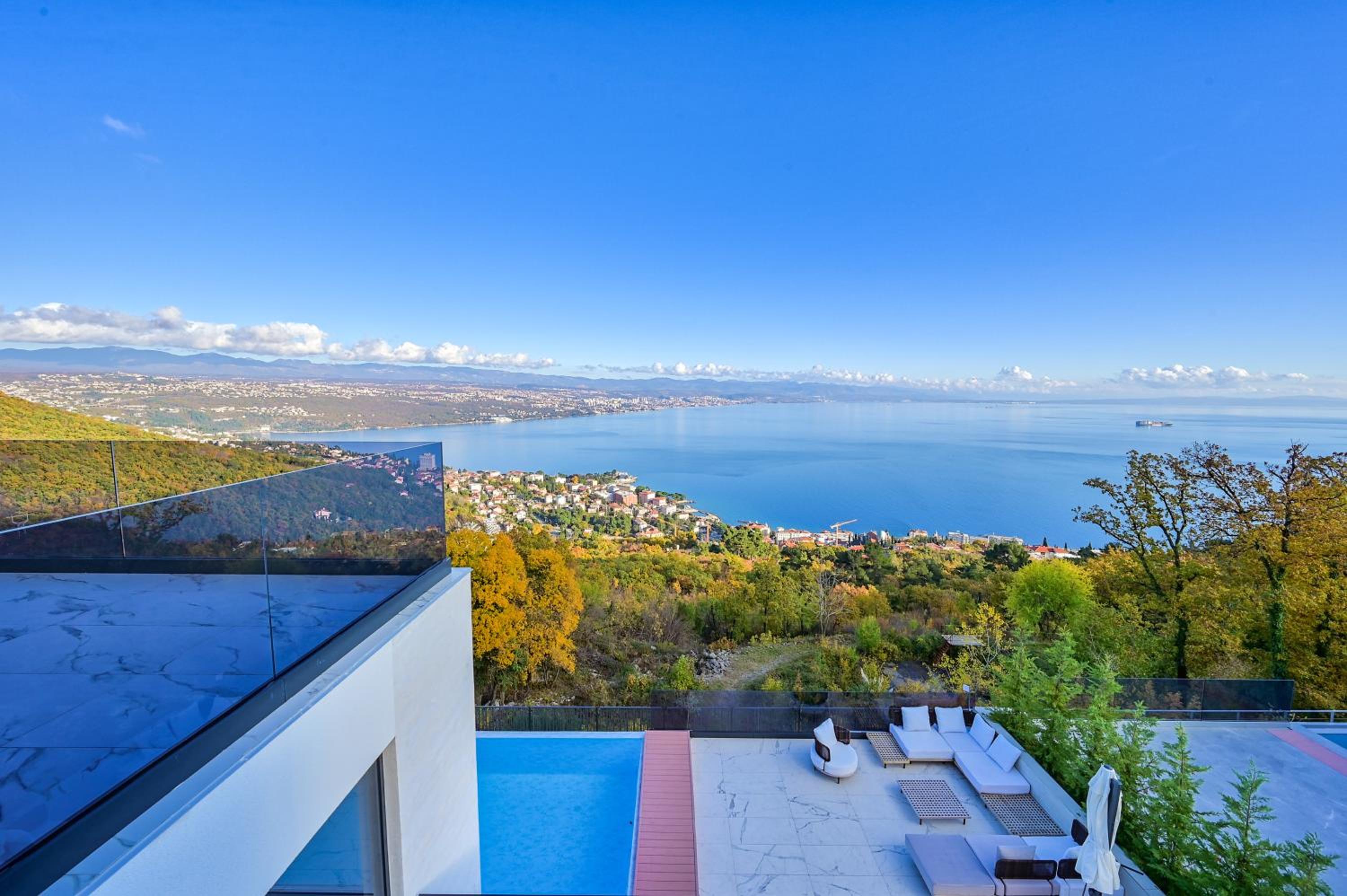 Five-Bedroom Villa with Heated Pool and Hot Tub photo 3