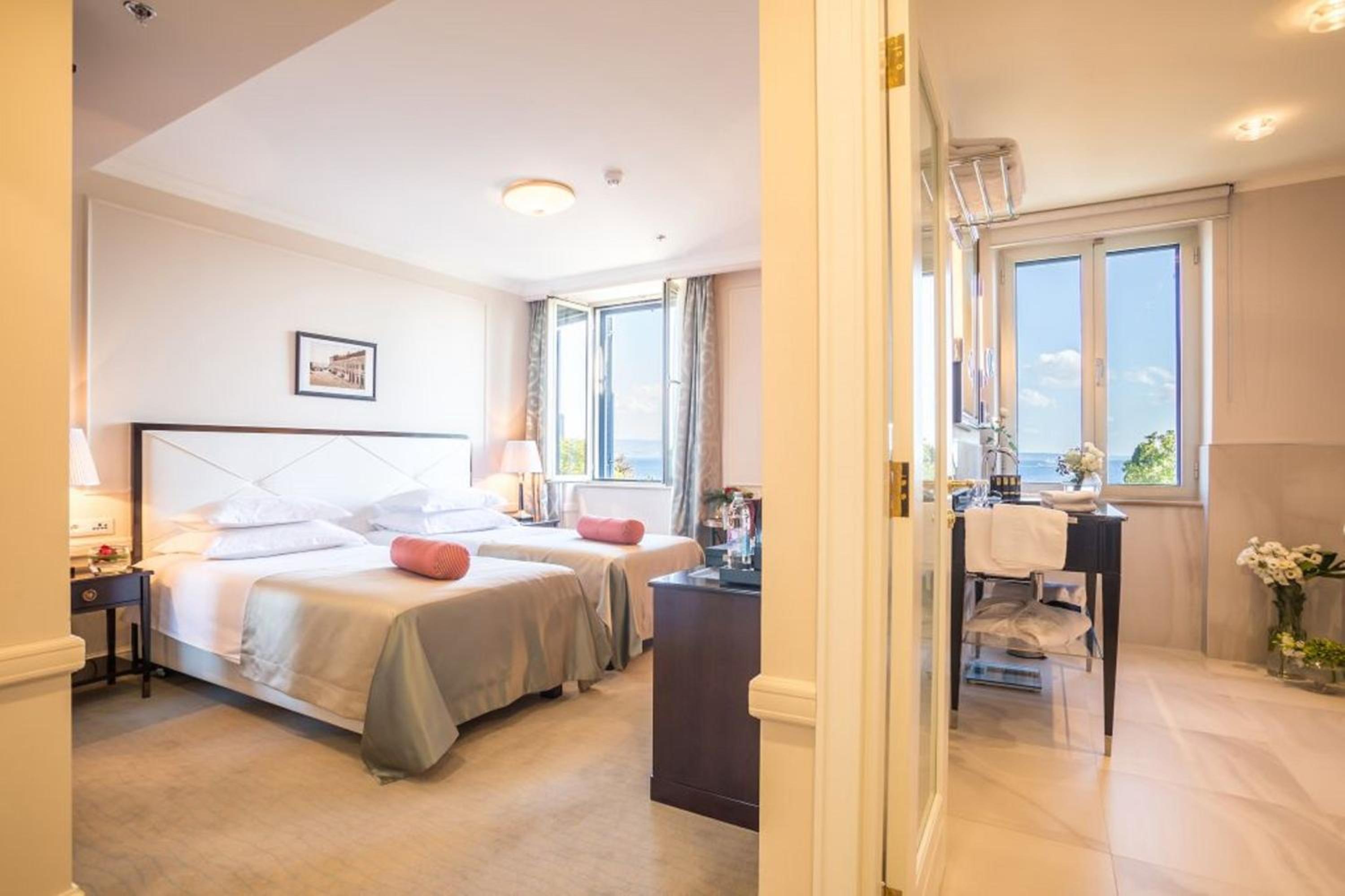 Superior Double Room Sea Side - Photo 8